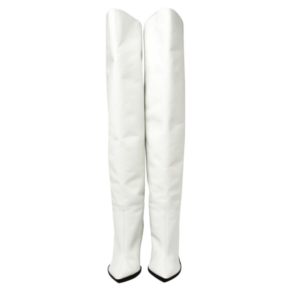 Created for the most stylish and fashionable ladies, these Off-White thigh-high boots are sure to make a statement and effortlessly get you ready for those special nights out. Constructed in white leather, these boots feature ''For Walking''
