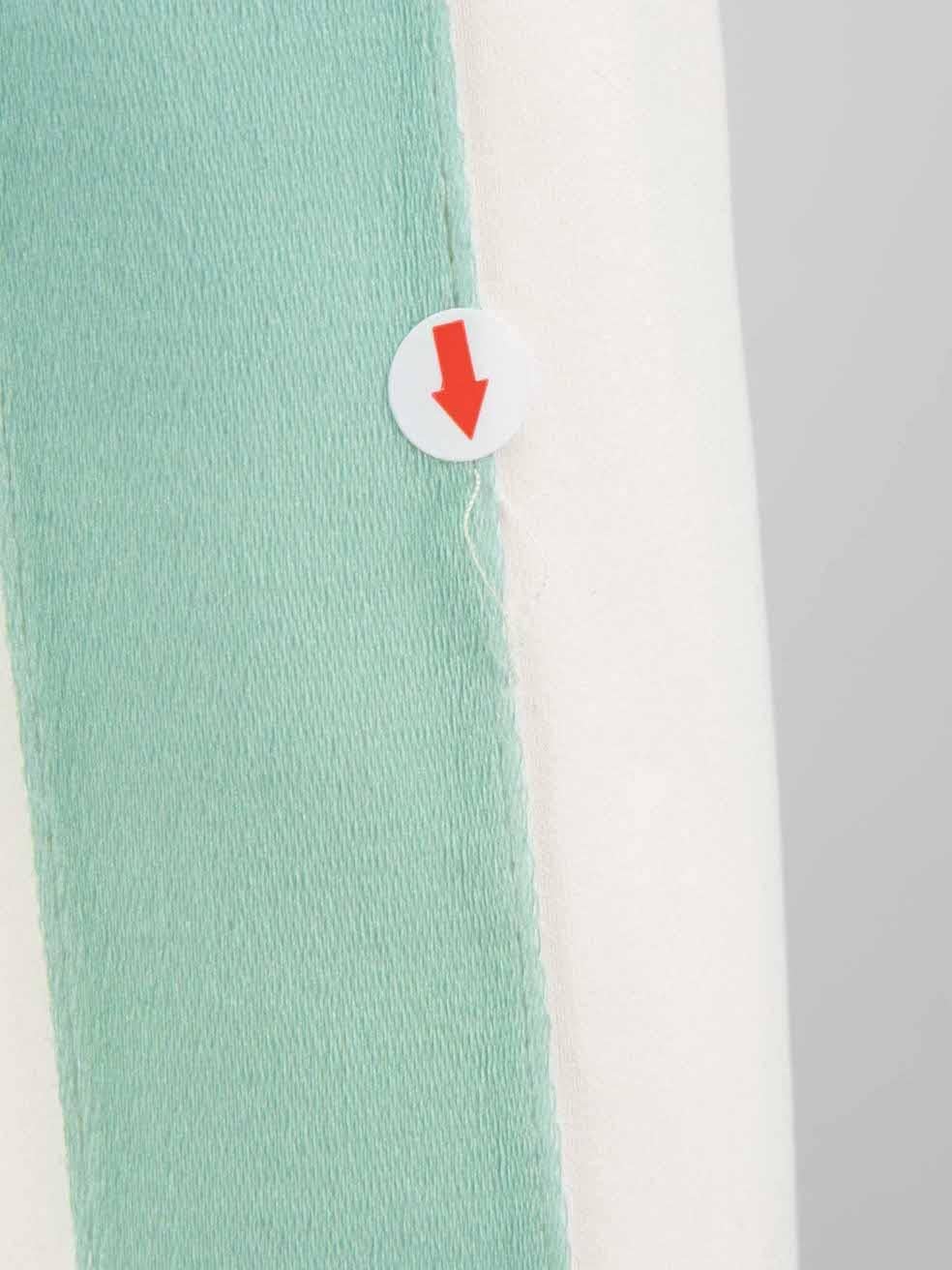 Off-White Weiß Logo Tape Full Zip Jacke Größe S Damen im Angebot
