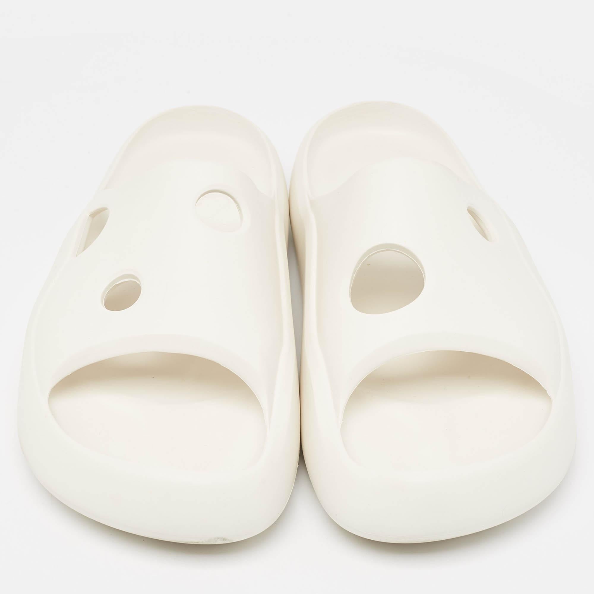 Off-White White Rubber Meteor Pool Slides Size 39 In Good Condition For Sale In Dubai, Al Qouz 2