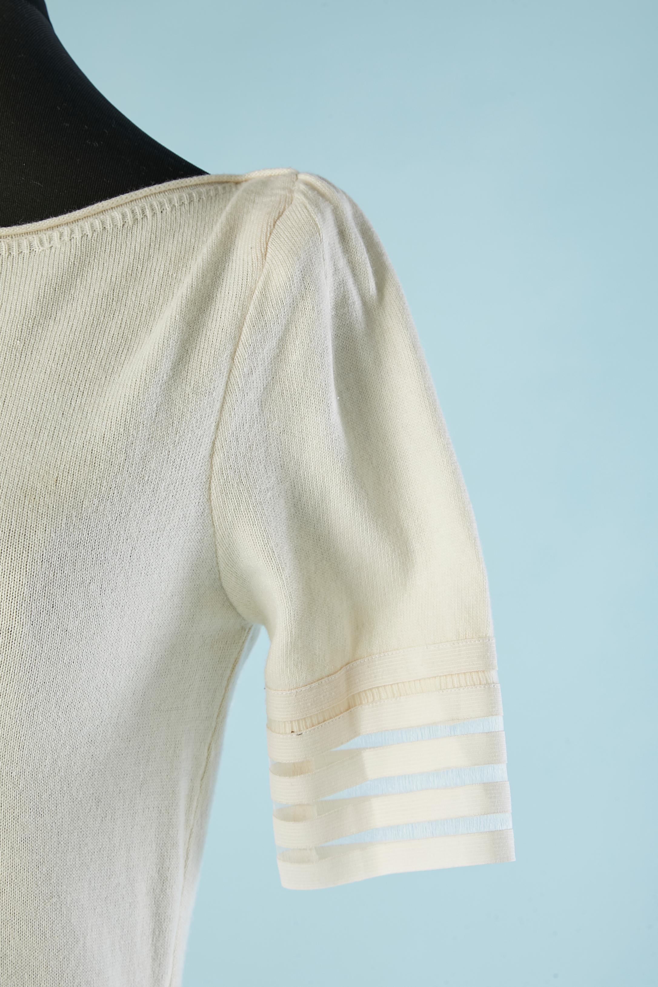 Off-white wool & cashmere tee-shirt. Knit composition: 40% wool, 30% rayon, 20% nylon, 10% cashmere. 
Elastic band and transparent nylon thread on the sleeve edge. 
Thin shoulder-pad. 
SIZE S