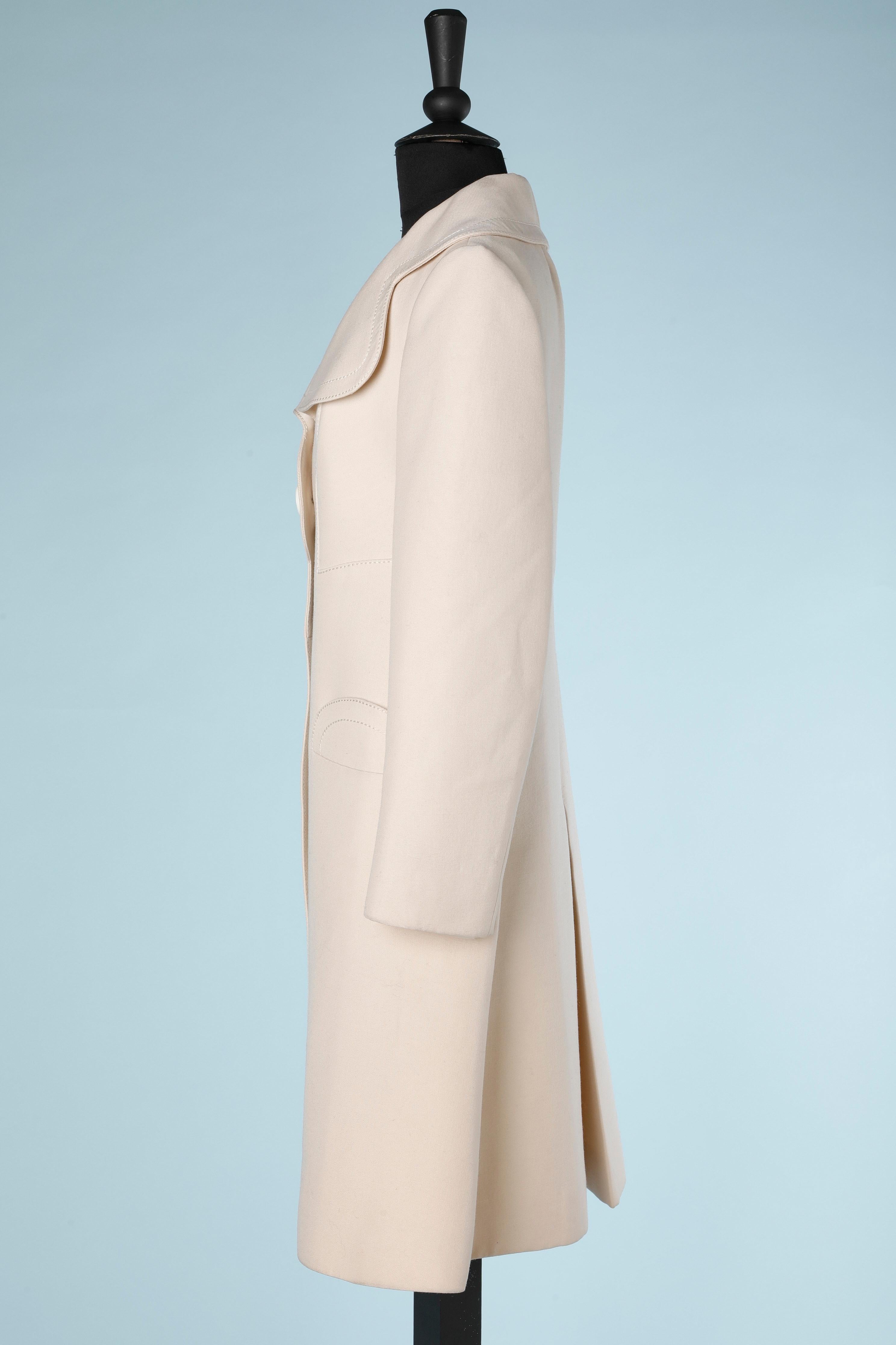 Women's Off-white wool coat with belt and metal buckle Circa 1960/70's 
