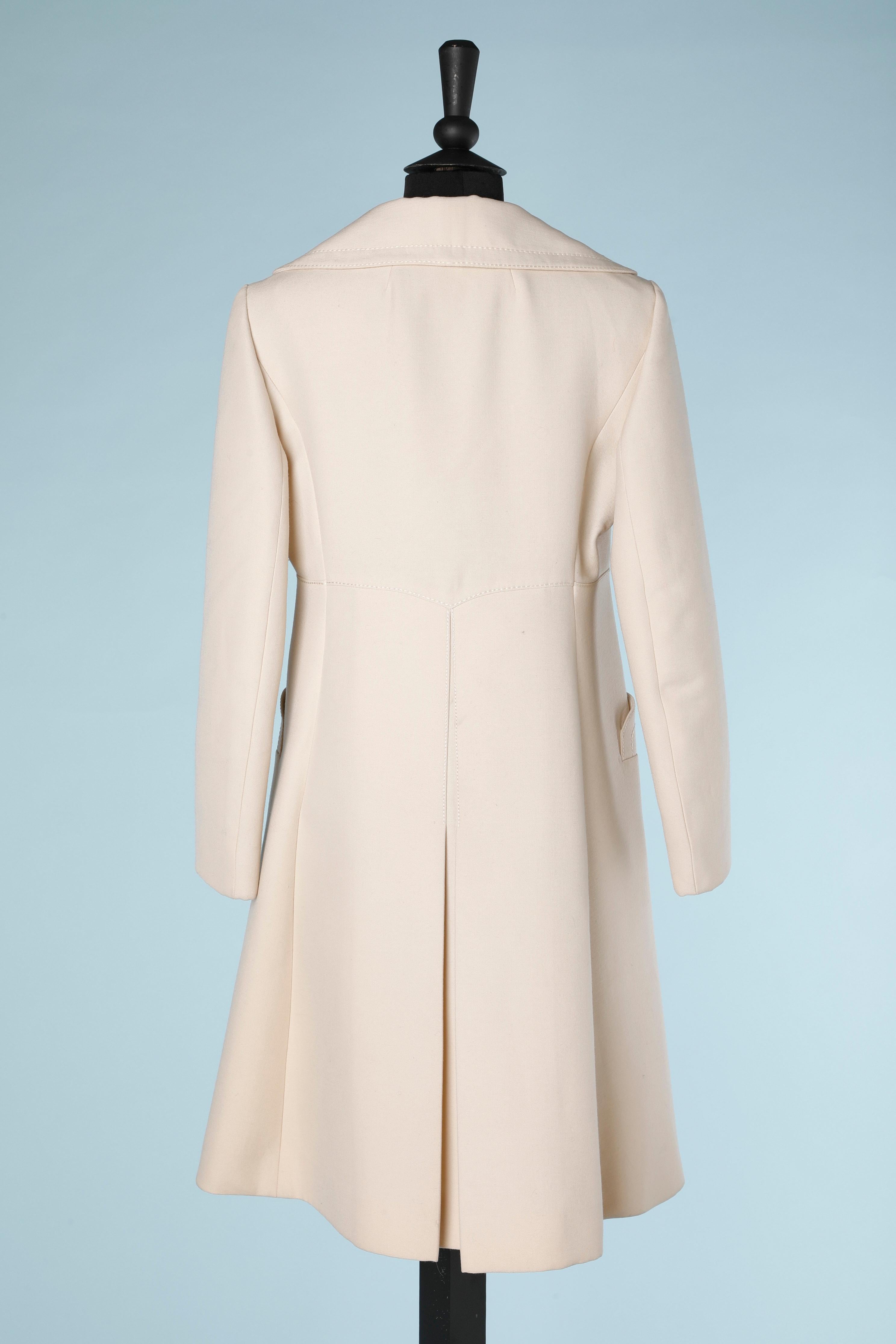 Off-white wool coat with belt and metal buckle Circa 1960/70's  1