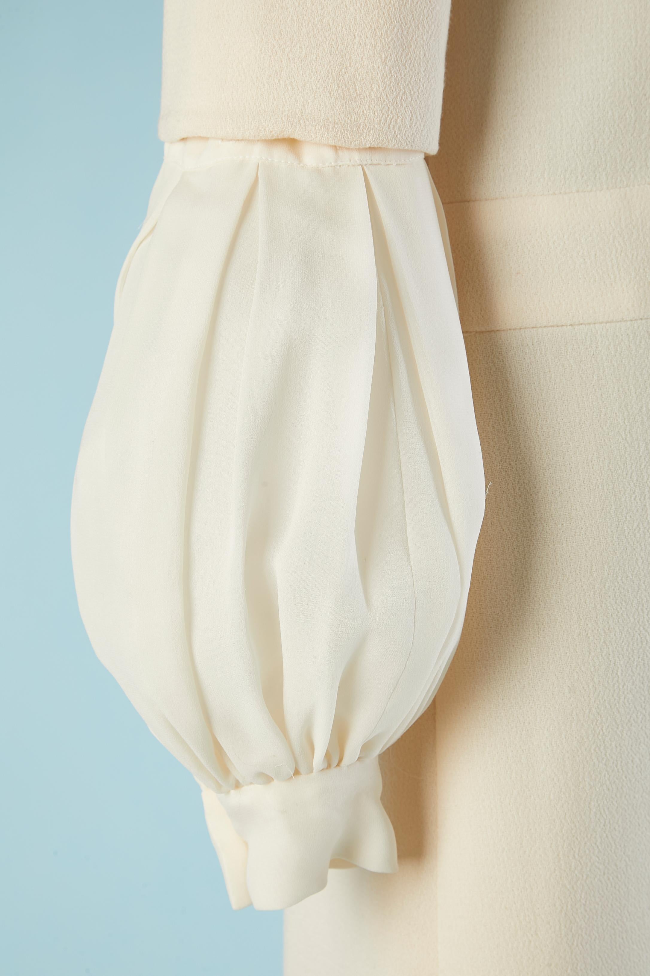 Beige Robe de cocktail en laine écrue avec plis surpiqués et fermeture éclair Chanel  en vente