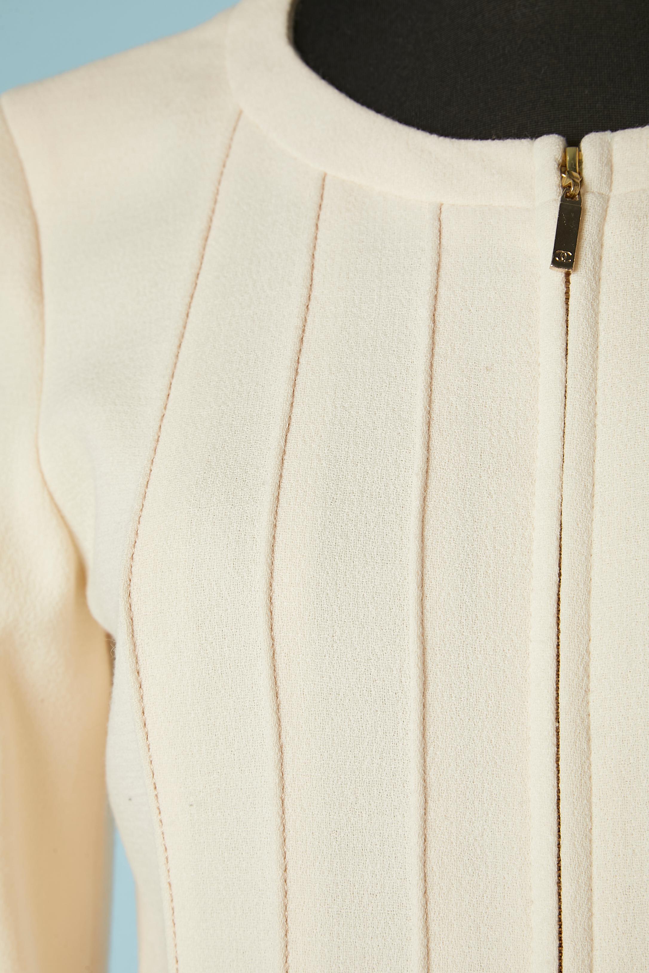 Robe de cocktail en laine écrue avec plis surpiqués et fermeture éclair Chanel  en vente 1