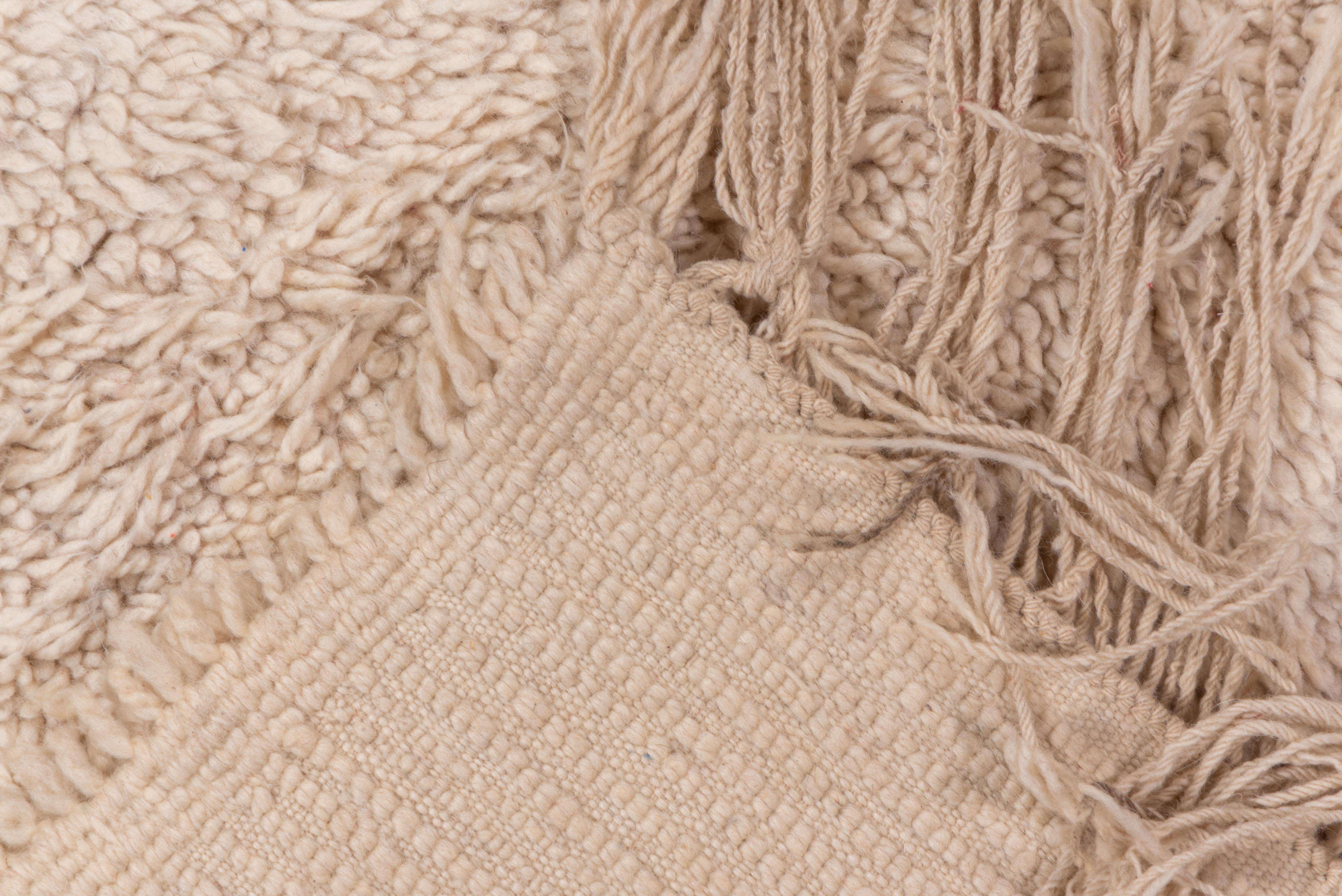 Off-White Marokkanischer Teppich aus Wolle  (20. Jahrhundert) im Angebot
