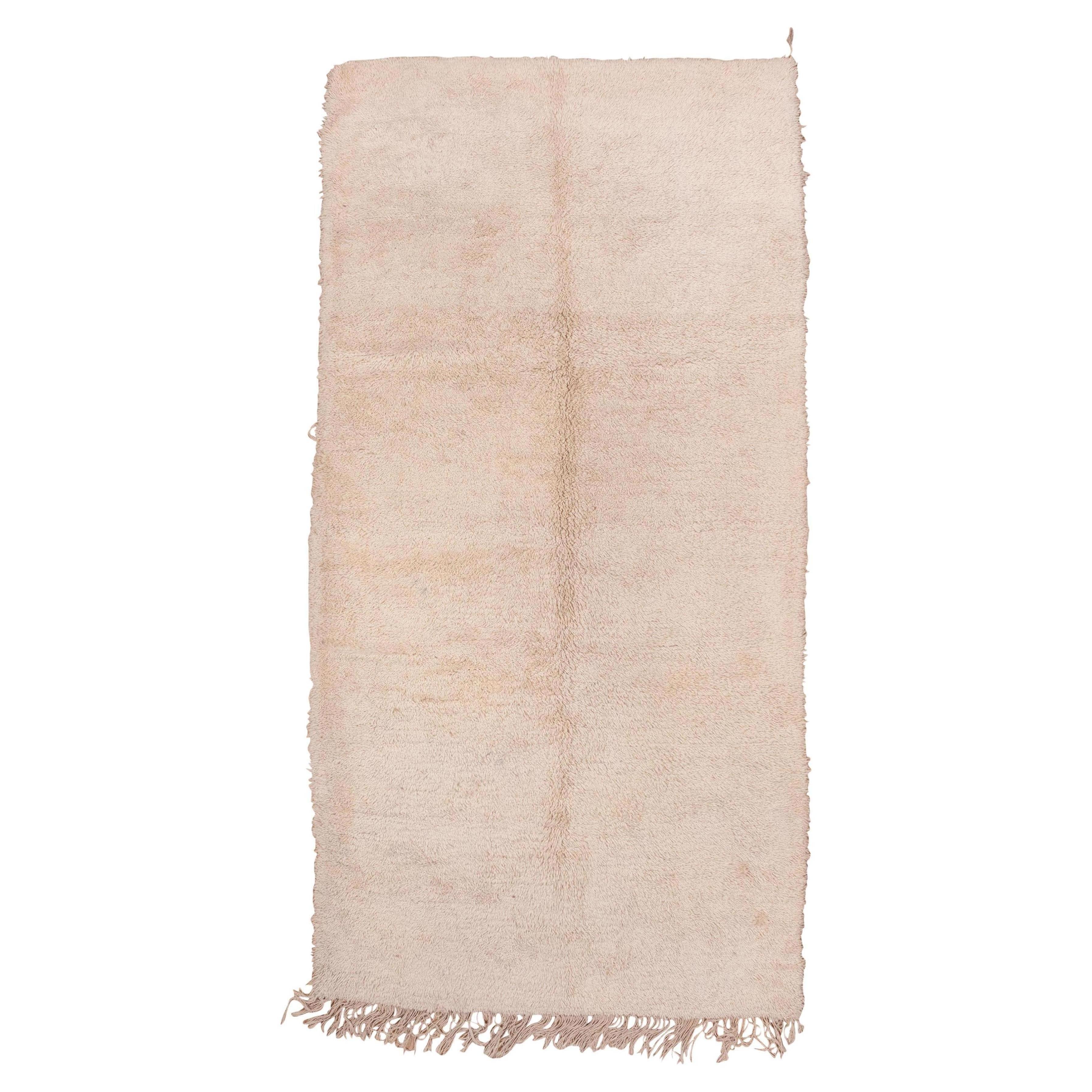 Off-White Marokkanischer Teppich aus Wolle im Angebot