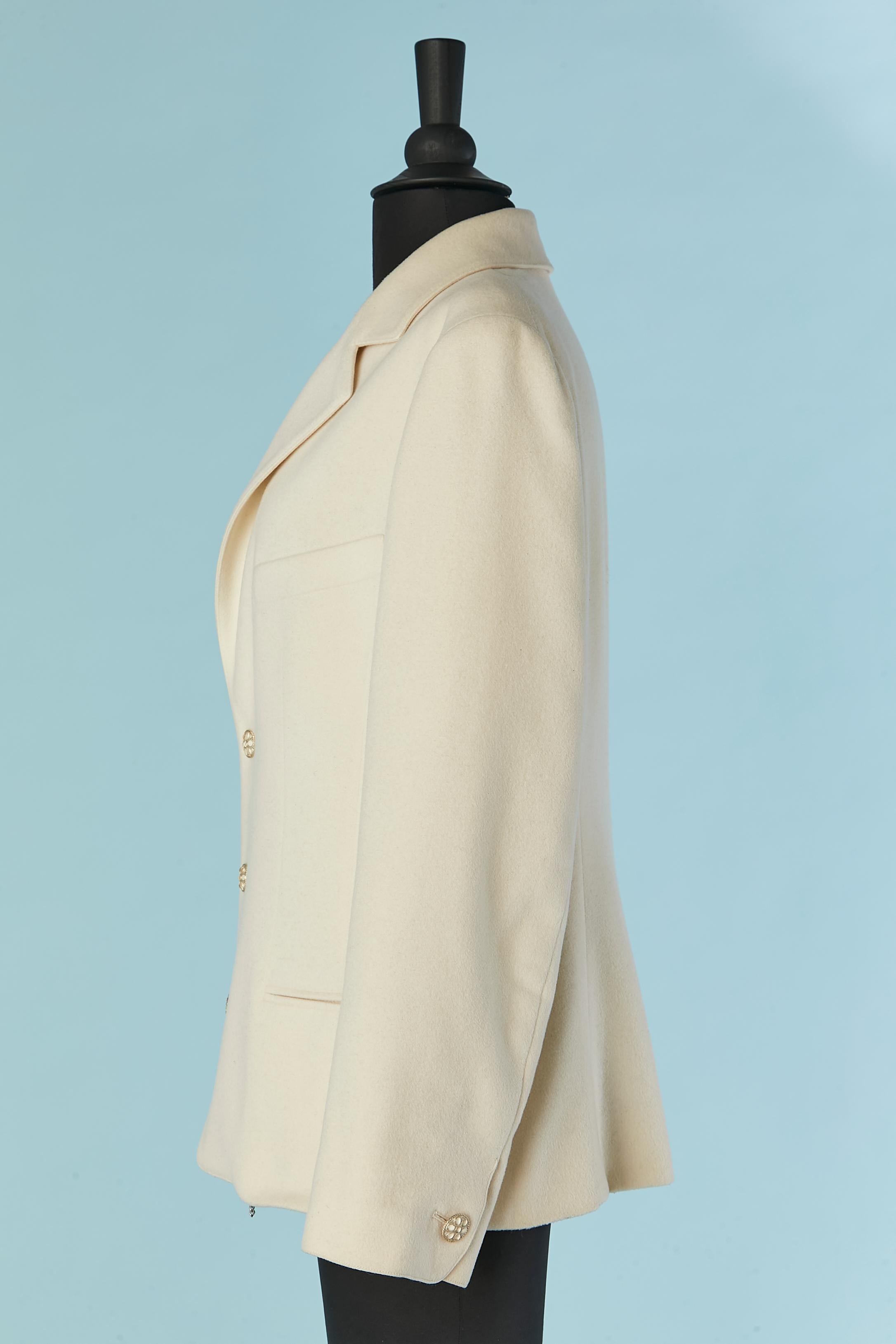 Veste à simple boutonnage blanc cassé CHANEL Boutique Excellent état - En vente à Saint-Ouen-Sur-Seine, FR