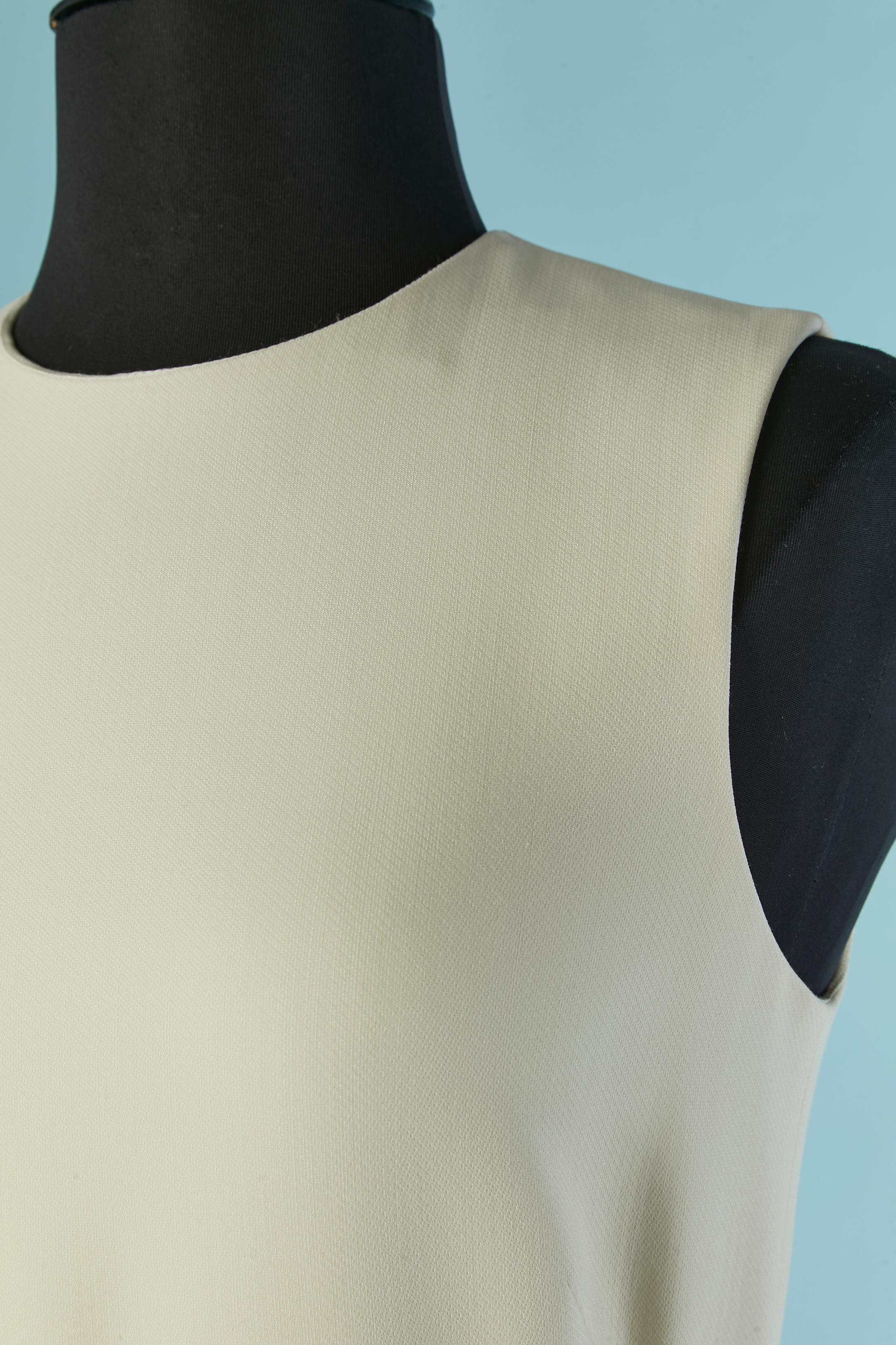 Off-white wool sleeveless dress. SILK LINING ONLY INSIDE THE TOP OF THE DRESS. Invisible zip and hook&eye closure on the middle back. Gros-grain inside the waist with hook&eye closure. 
SIZE XS 