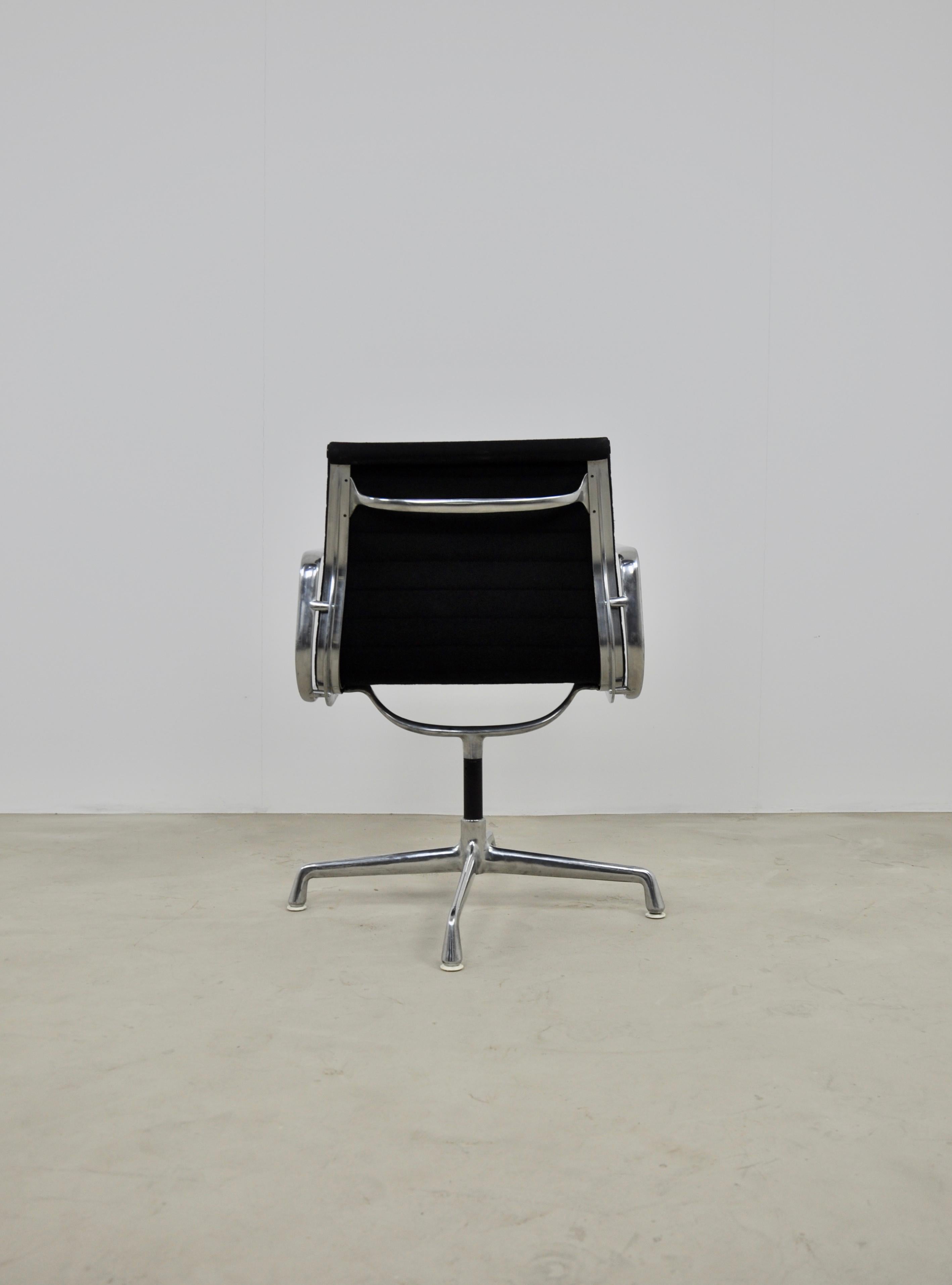 Office Armchair by Charles & Ray Eames for Herman Miller, 1970s In Good Condition In Lasne, BE