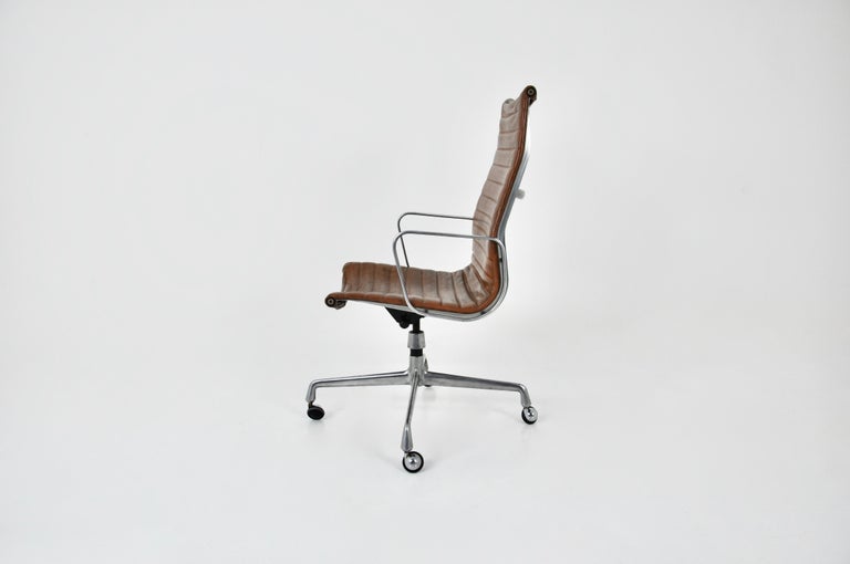 Office Armchair by Charles & Ray Eames for Herman Miller, 1970s In Fair Condition In Lasne, BE