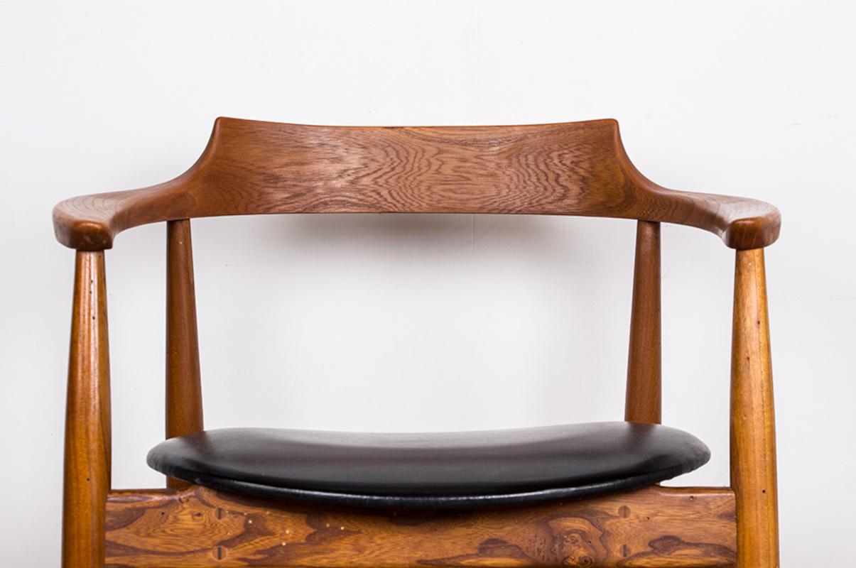 Scandinave moderne Fauteuil de bureau en orme et teck skai modèle ST 750 Arne Wahl Iversen 1960. en vente