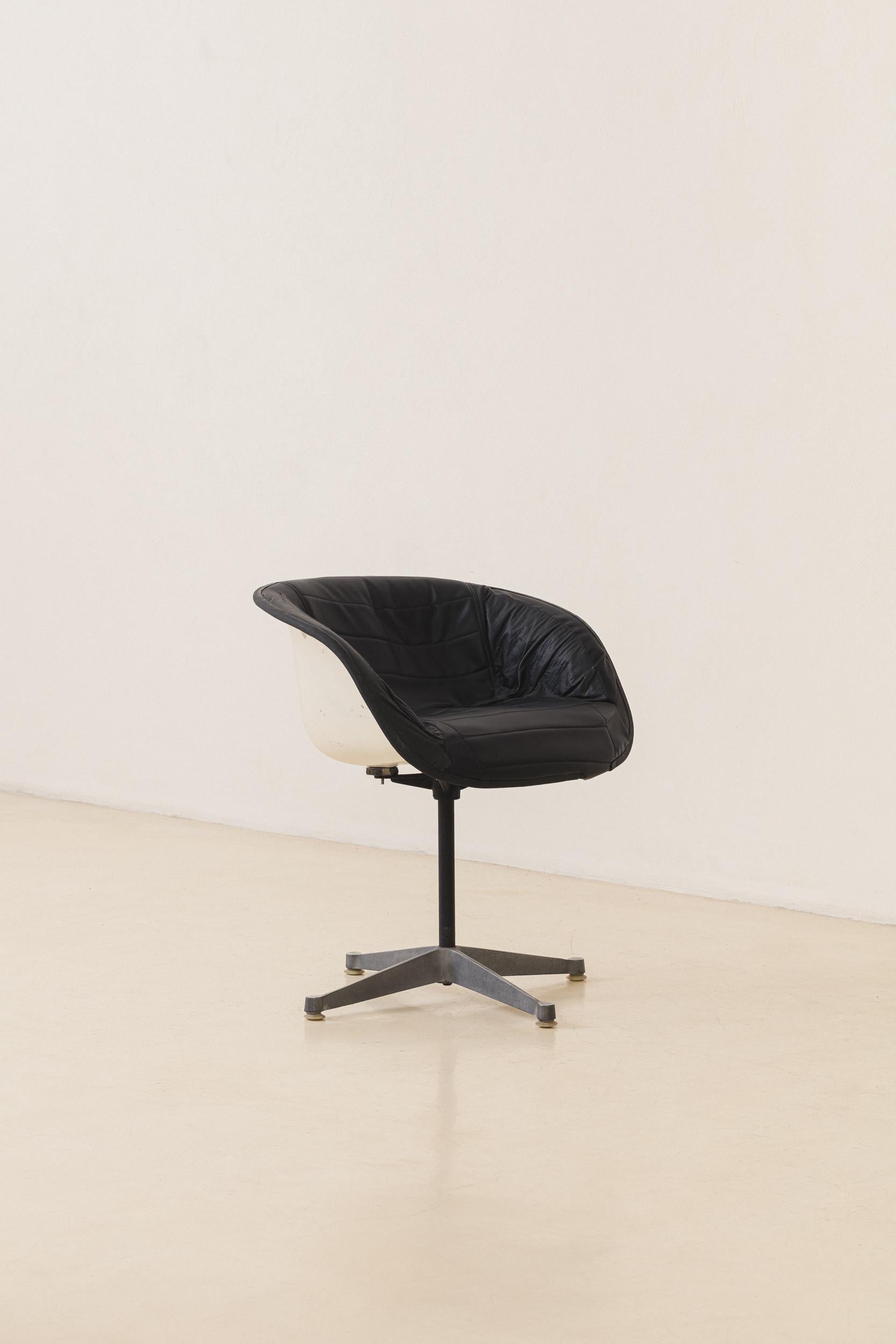 Office Chair, 1970s, Brazilian Mid-century Modern In Good Condition For Sale In New York, NY