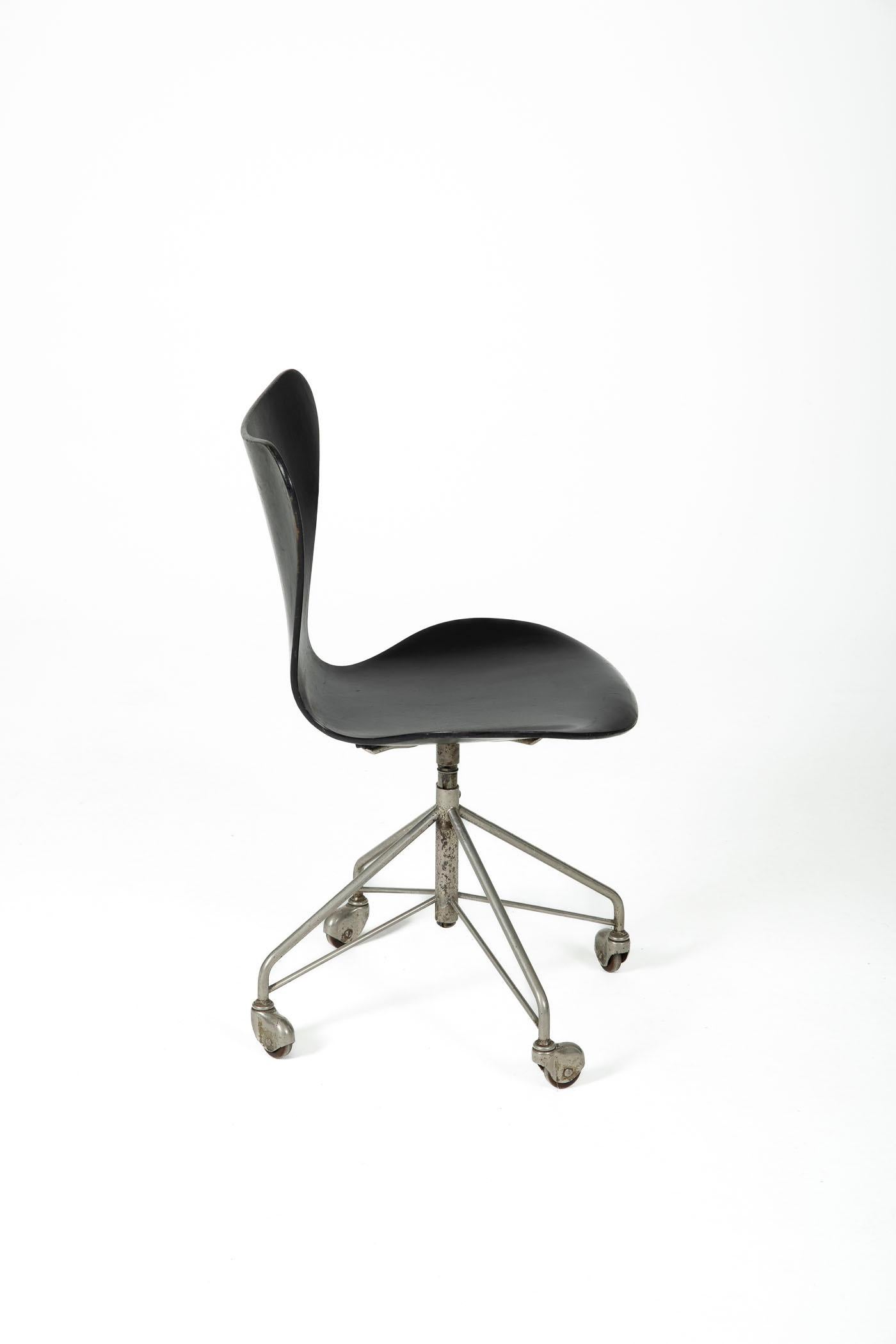Office Chair 3117 by Arne Jacobsen for Fritz Hansen, Denmark, 1960s For Sale 5