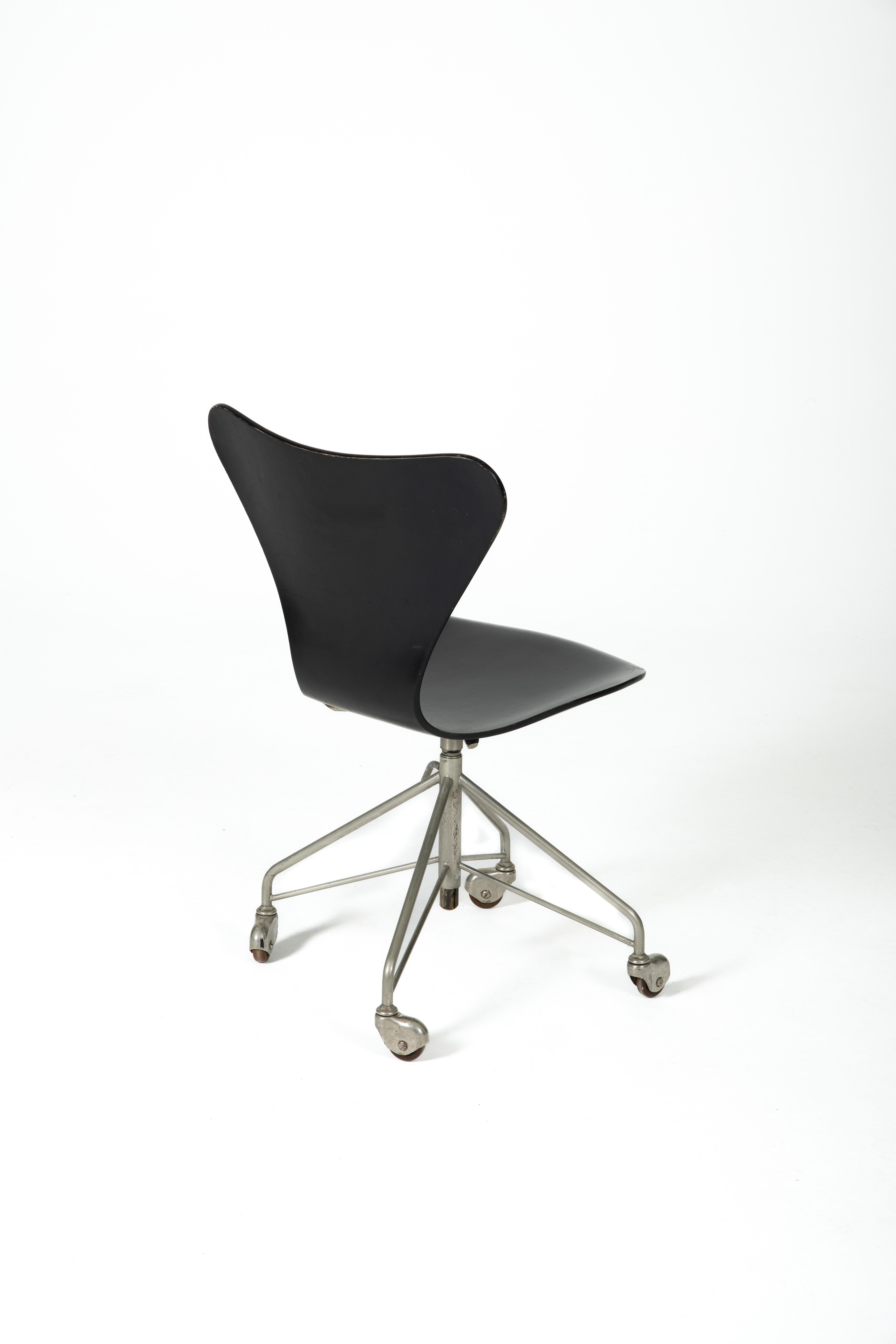 Mid-Century Modern Office Chair 3117 by Arne Jacobsen for Fritz Hansen, Denmark, 1960s
