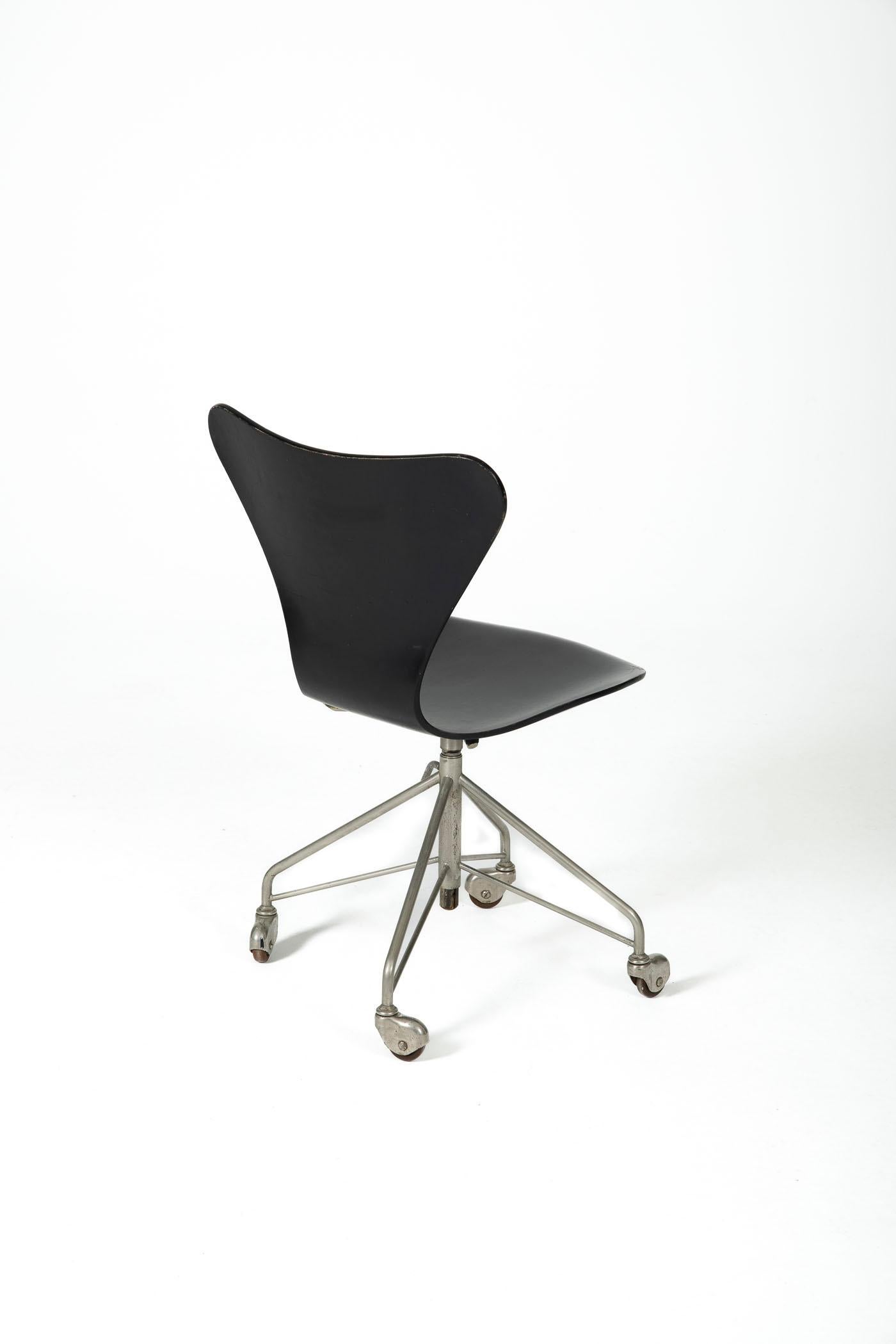 Mid-20th Century Office Chair 3117 by Arne Jacobsen for Fritz Hansen, Denmark, 1960s For Sale