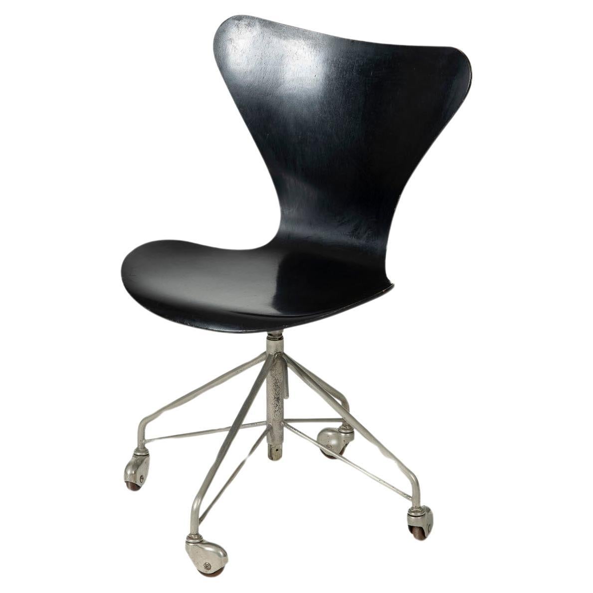 Office Chair 3117 by Arne Jacobsen for Fritz Hansen, Denmark, 1960s For Sale