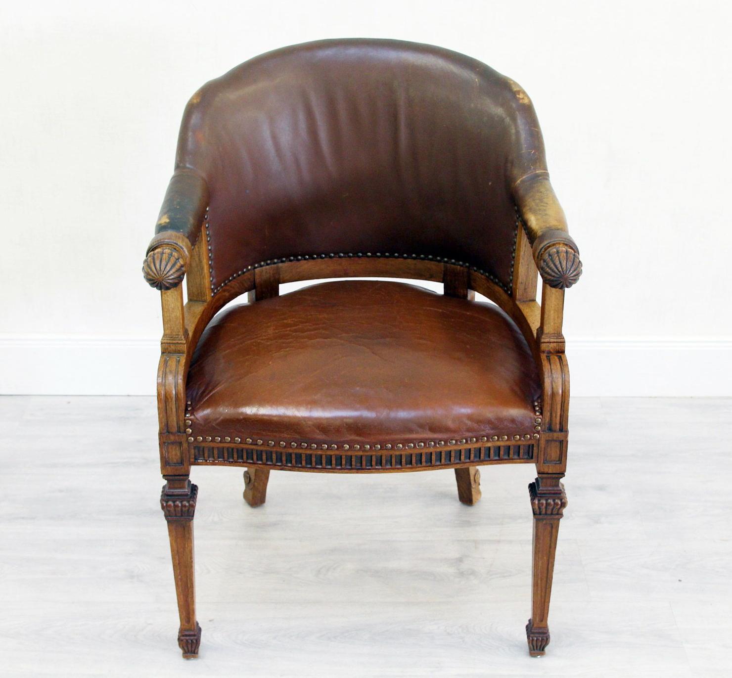 Antique office armchair
1880-1900

Condition: The chair is in good condition for its age and still has the charm of the 