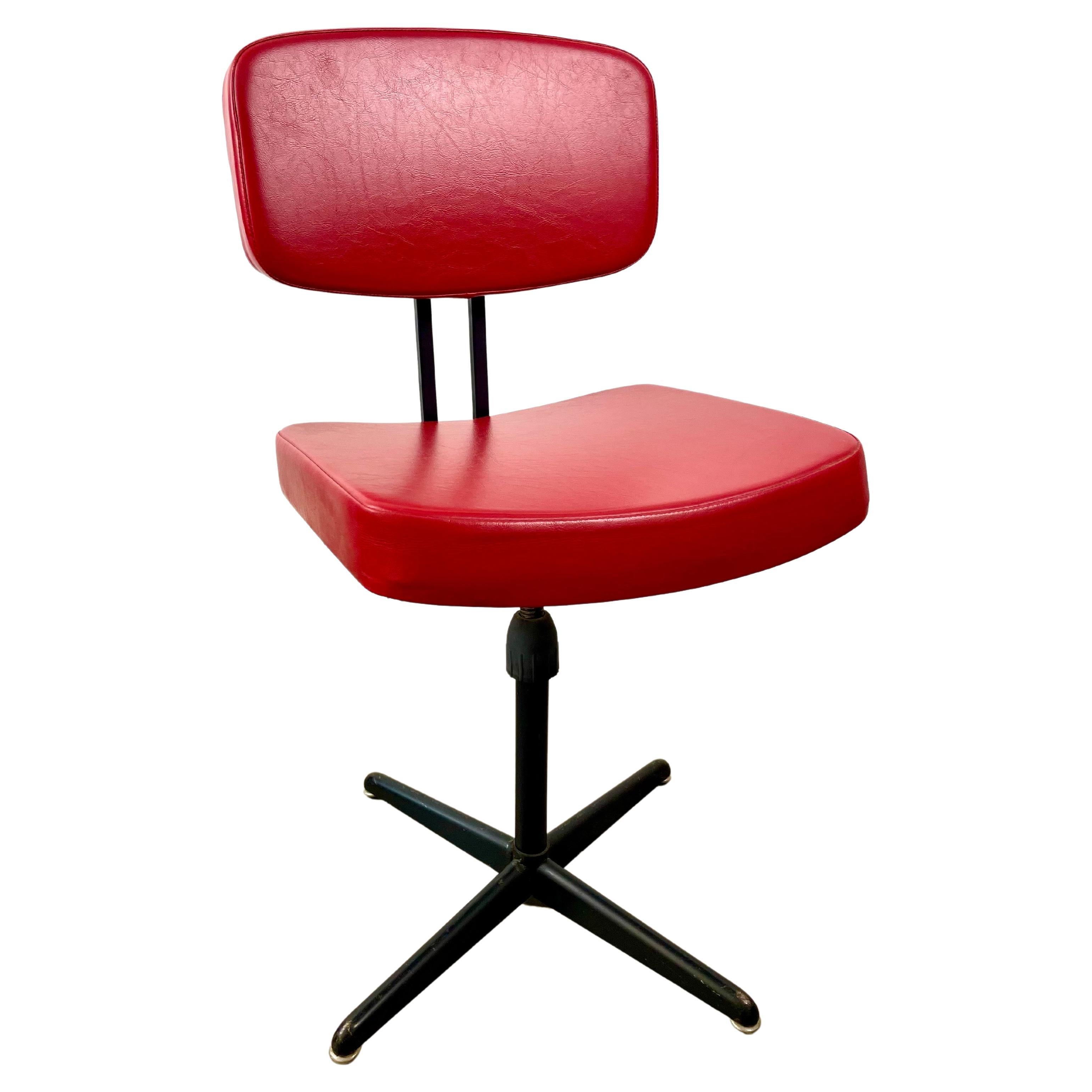 Bürostuhl - Sessel  - Rot-schwarzer Werkstatt-Drehstuhl - 1960er Jahre