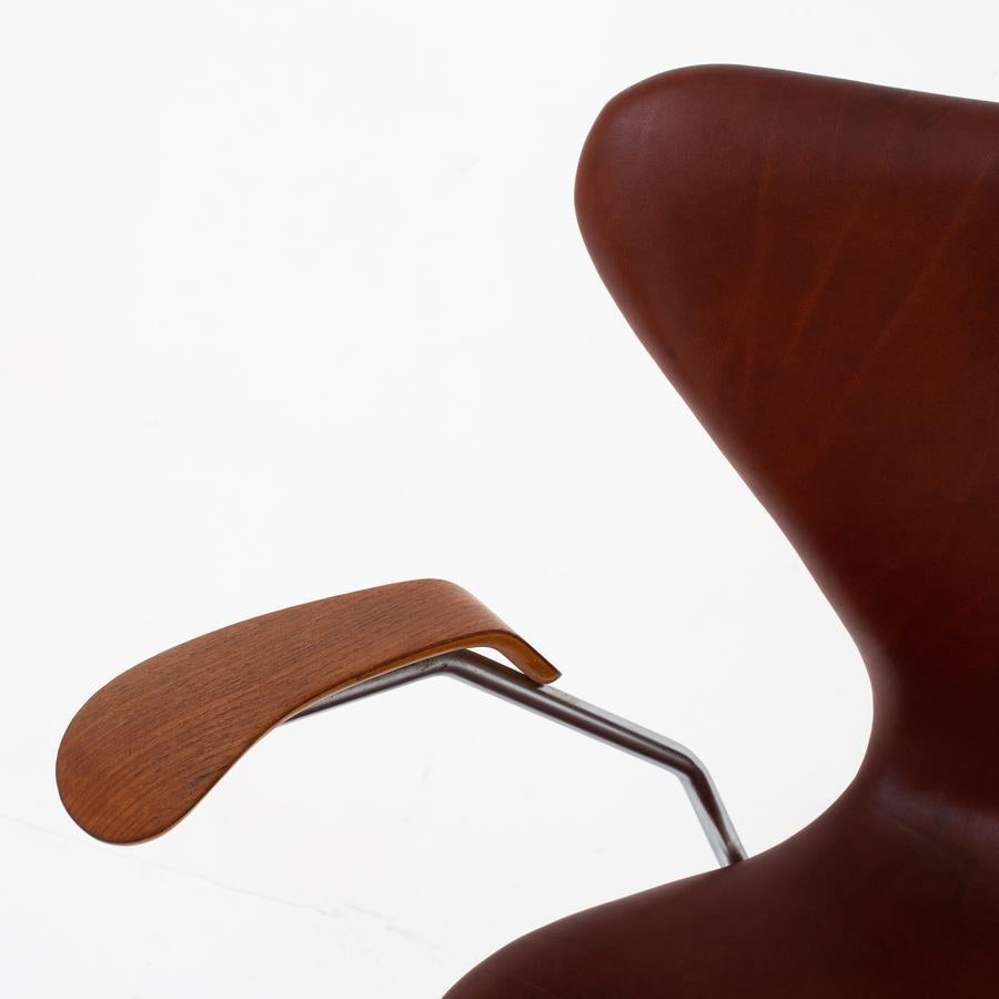 Scandinavian Modern Office Chair by Arne Jacobsen