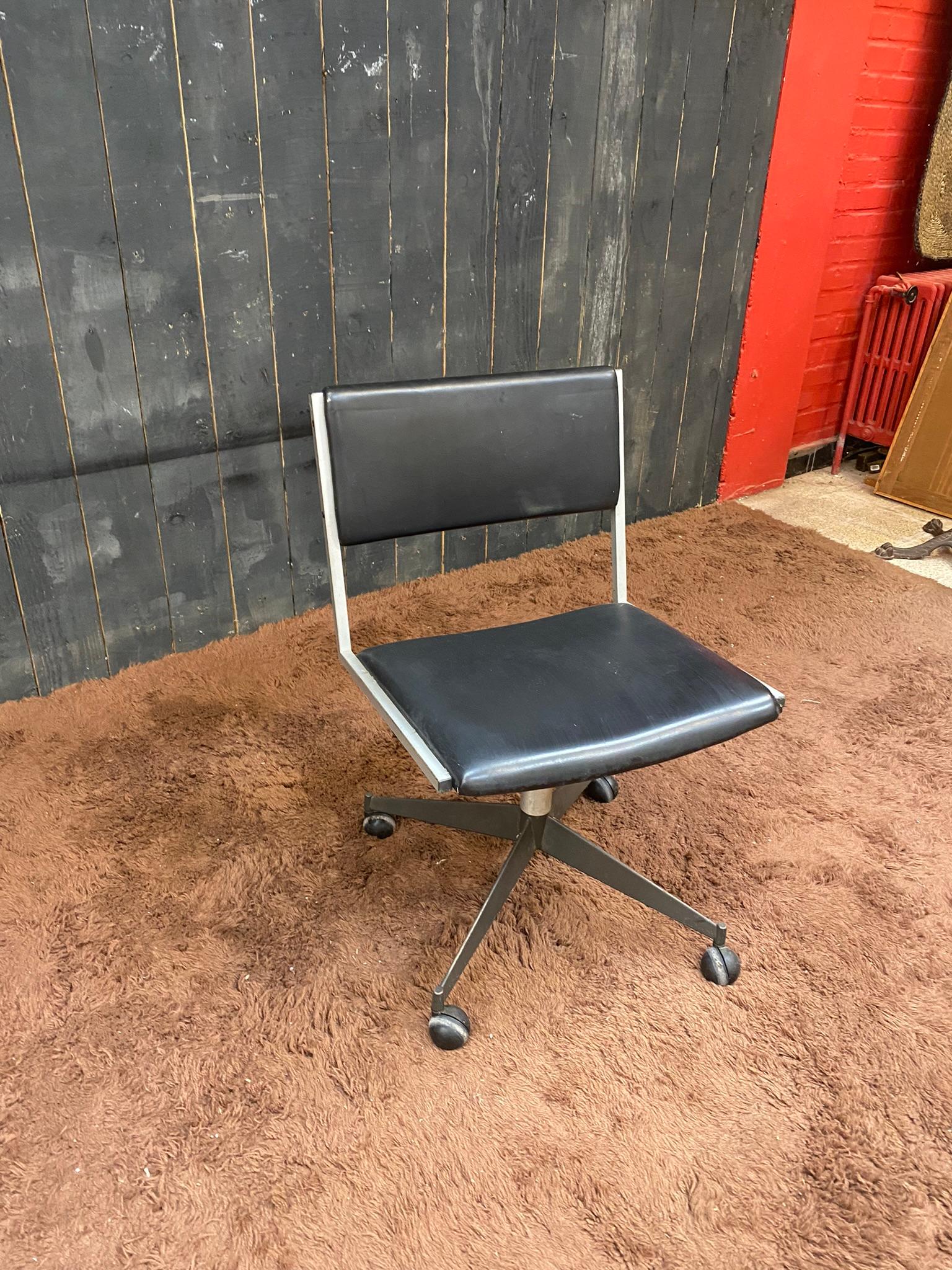 Mid-Century Modern Office chair by Bbpr for Olivetti Synthesis, circa 1960 For Sale