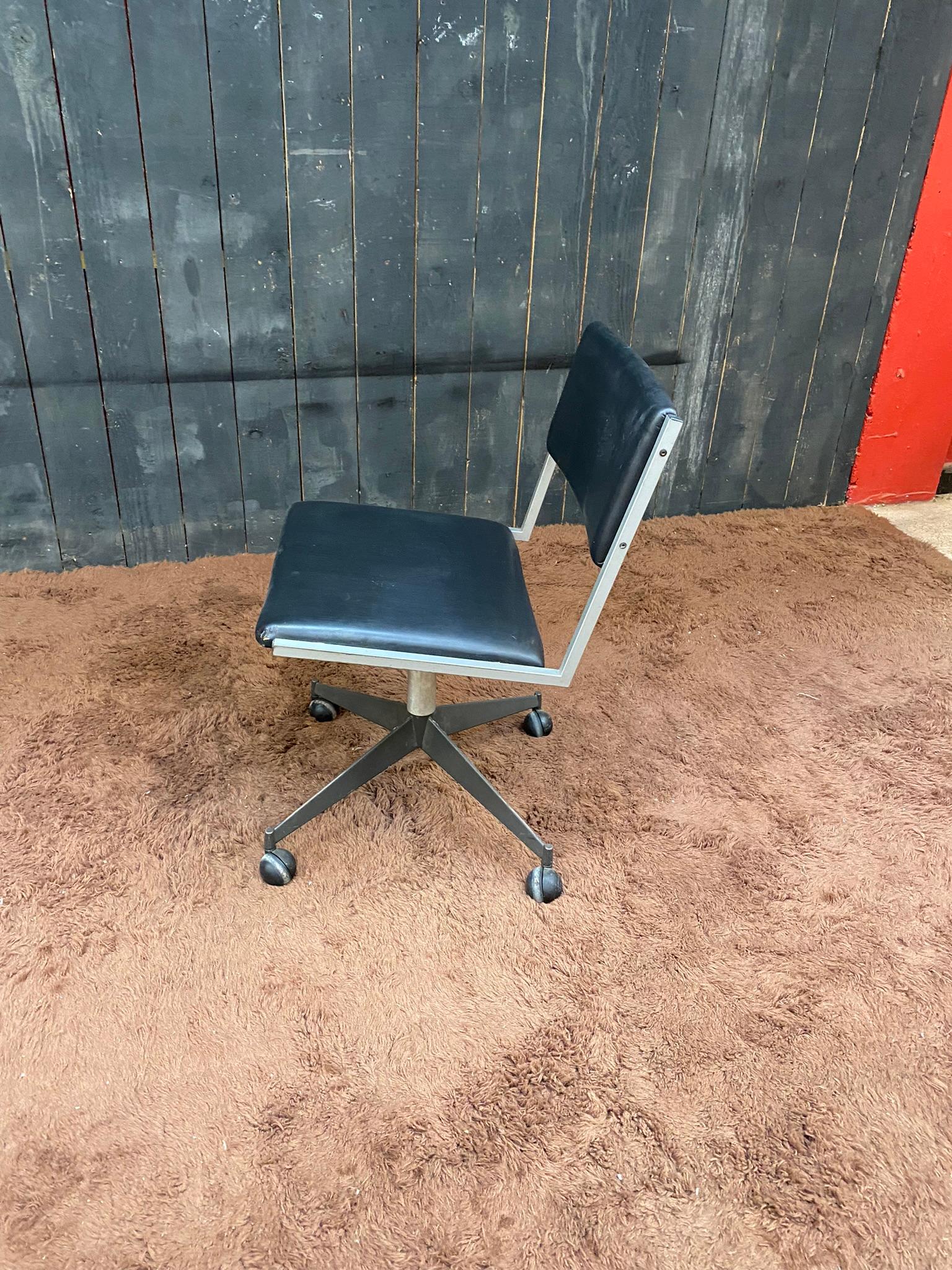 Italian Office chair by Bbpr for Olivetti Synthesis, circa 1960 For Sale