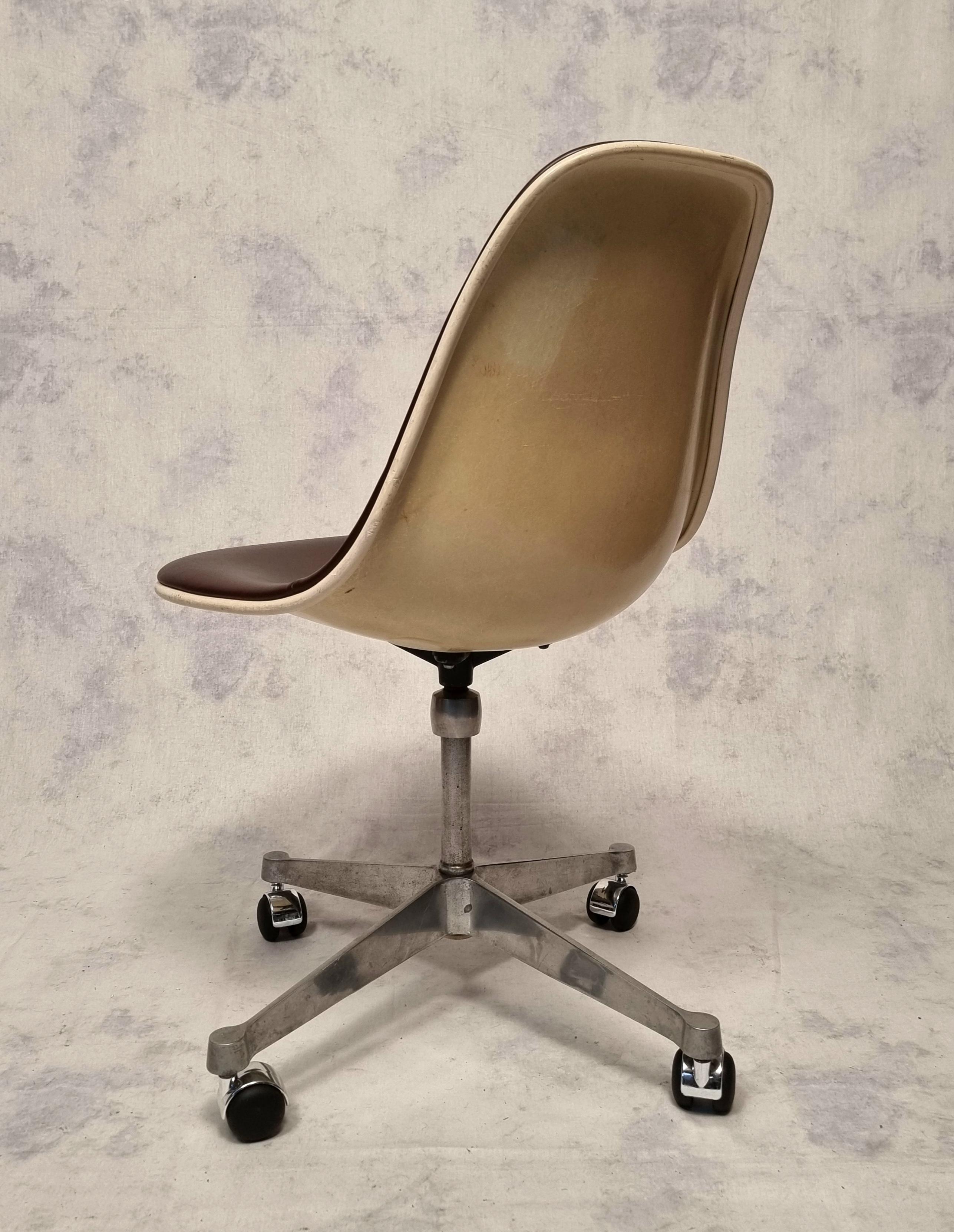 Industrial Office Chair By Charles And Ray Eames For Herman Miller - Fiberglass - Ca 1960 For Sale