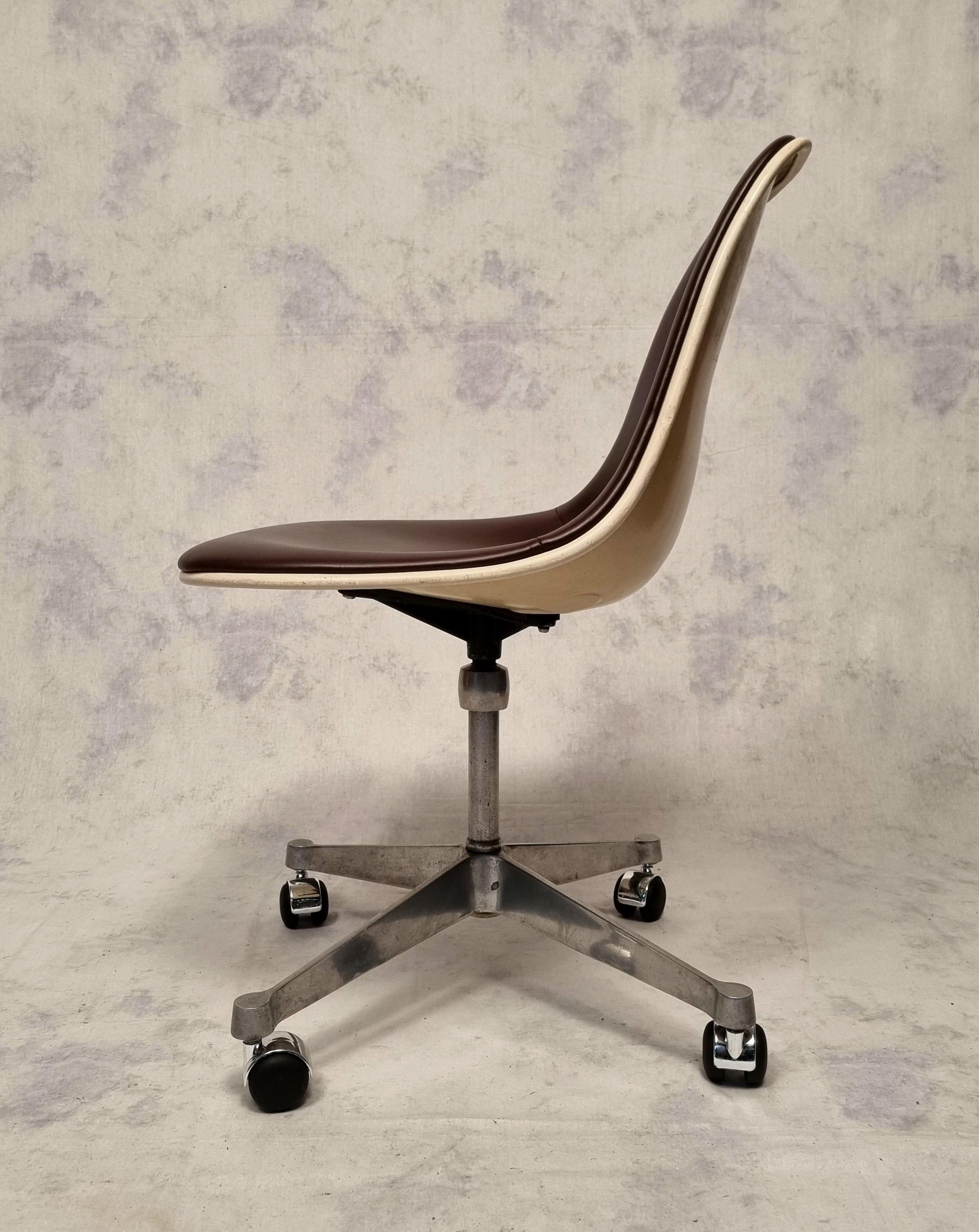 Bürostuhl von Charles und Ray Eames für Herman Miller – Fiberglas – ca. 1960 (amerikanisch) im Angebot