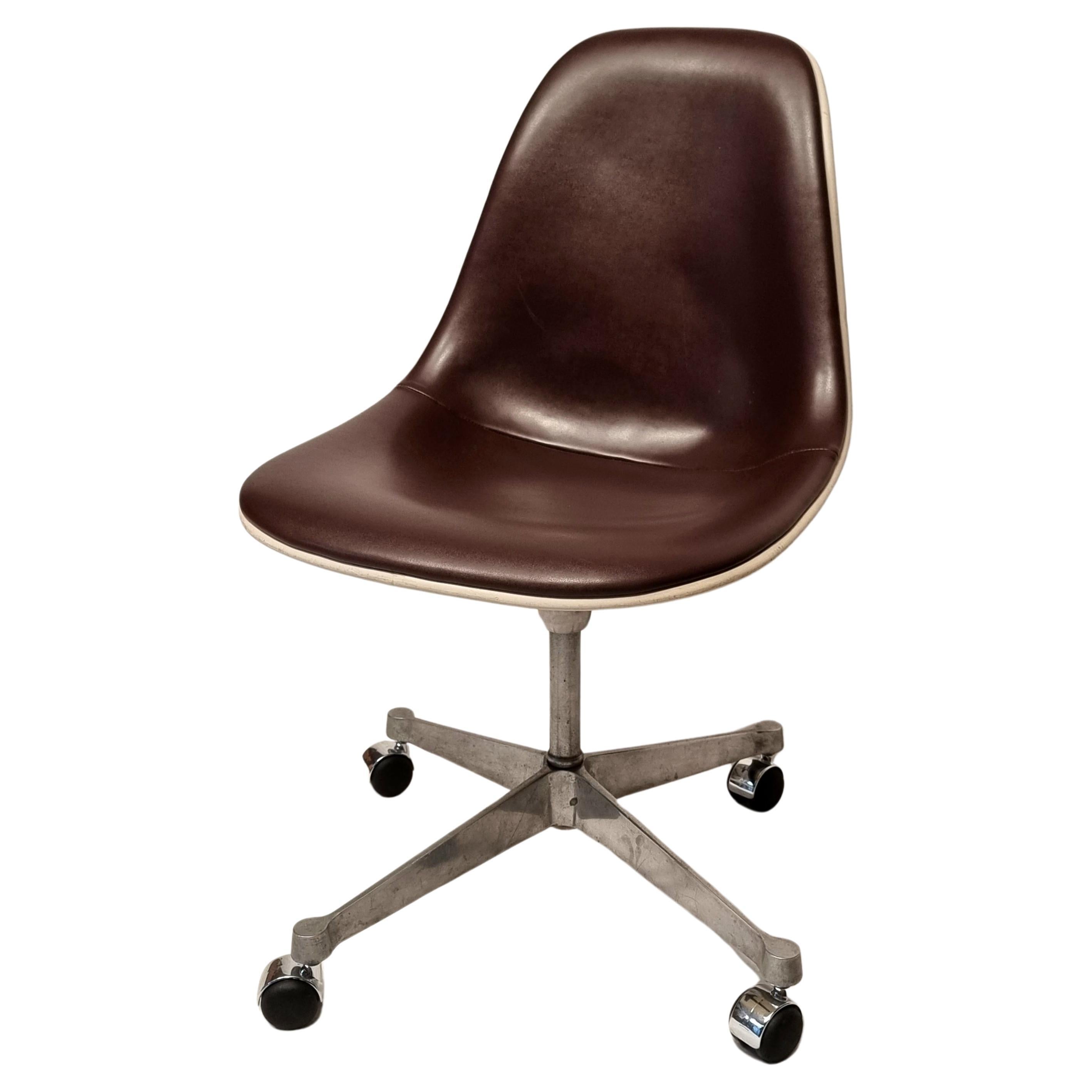 Chaise de bureau Charles et Ray Eames pour Herman Miller - Fibre de verre - vers 1960 en vente