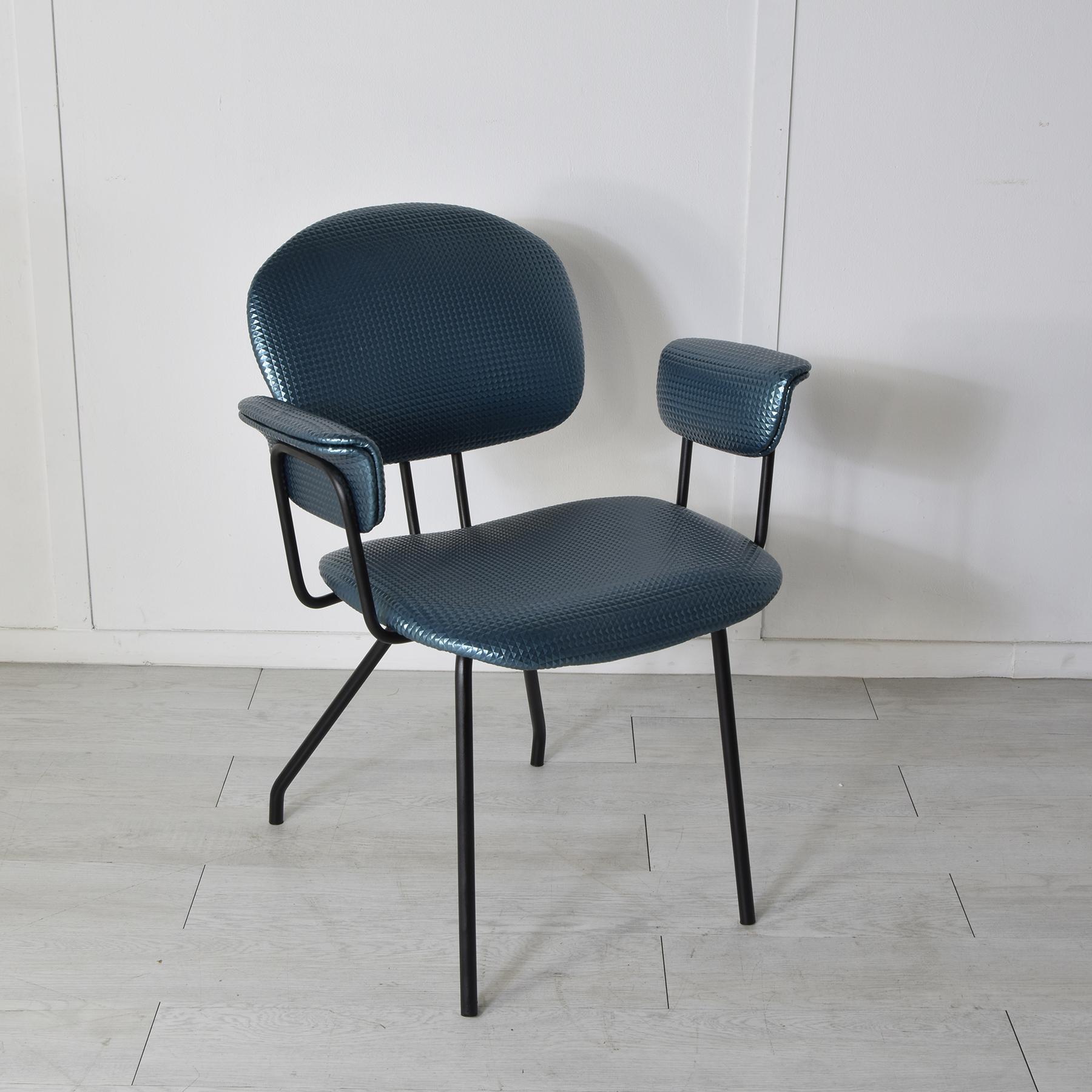 Fauteuil de bureau avec accoudoirs, structure en métal laqué noir et rembourré avec un revêtement en cuir  texture noire 3d Production MIM début des années 1960