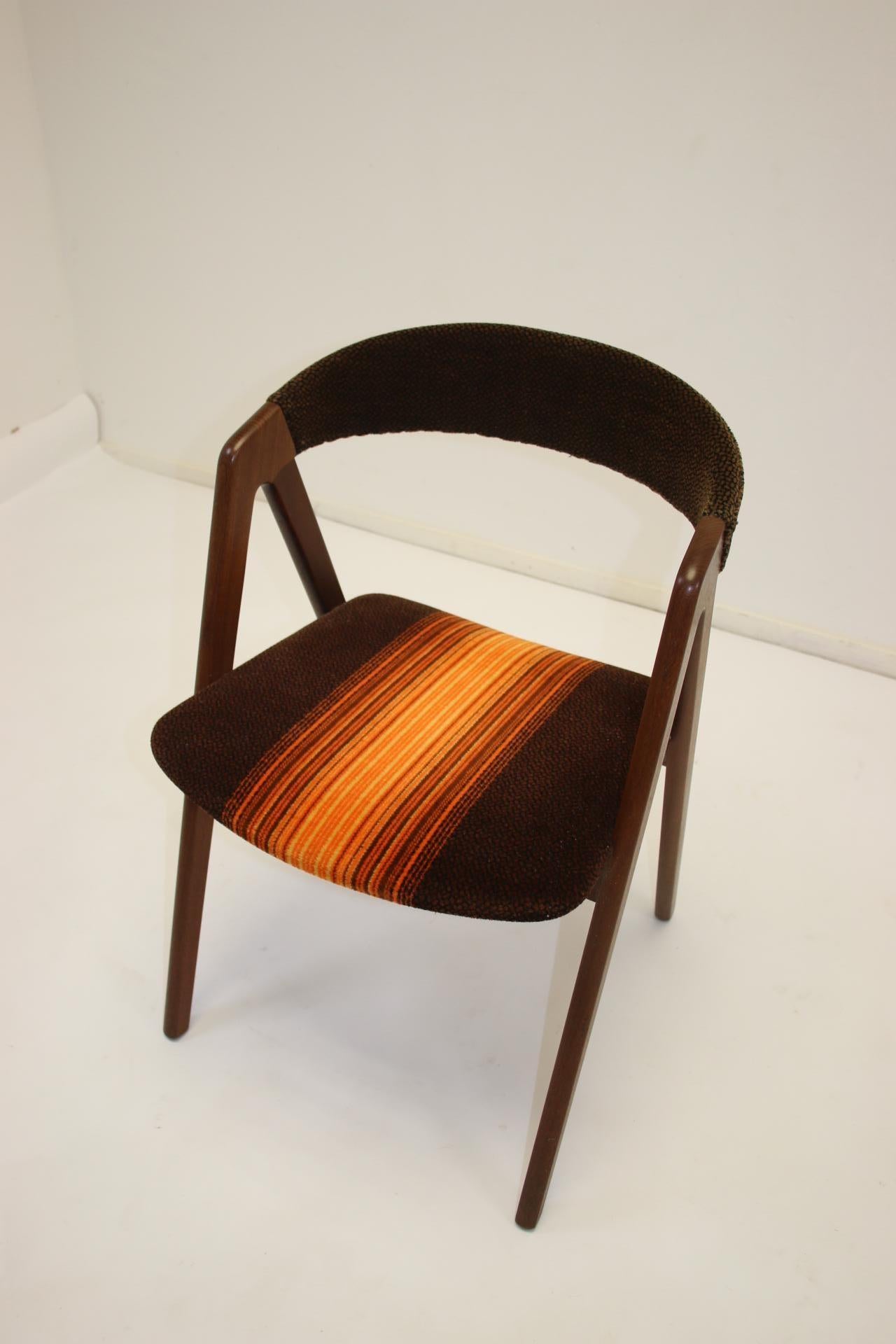Office chair danish design with brown/orange fabric


This is a beautiful office chair with orange/brown fabric with a teak wood frame.

This chair also has a nice back seat.