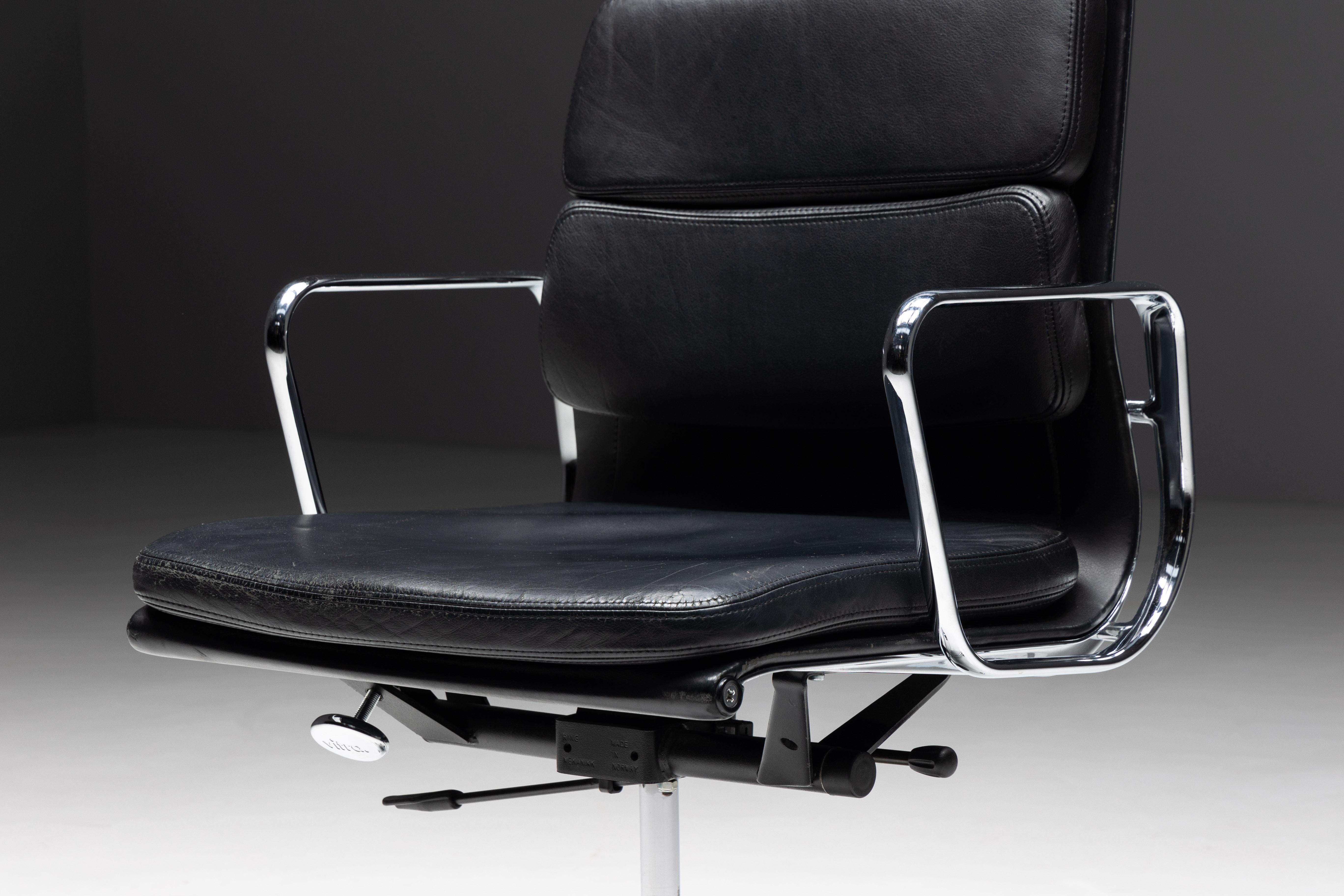 Sedia da ufficio EA216 di Charles and Ray Eames per Vitra, Germania, anni '60 in vendita 1