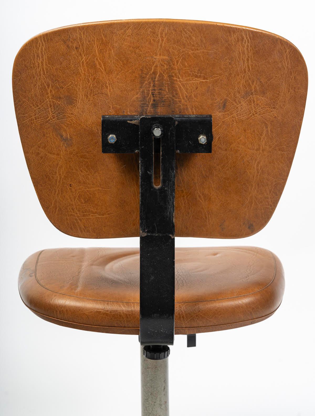 Silla de oficina de los años 60, Diseño de mediados de siglo, Metal y Skai. en Bueno estado para la venta en Saint-Ouen, FR
