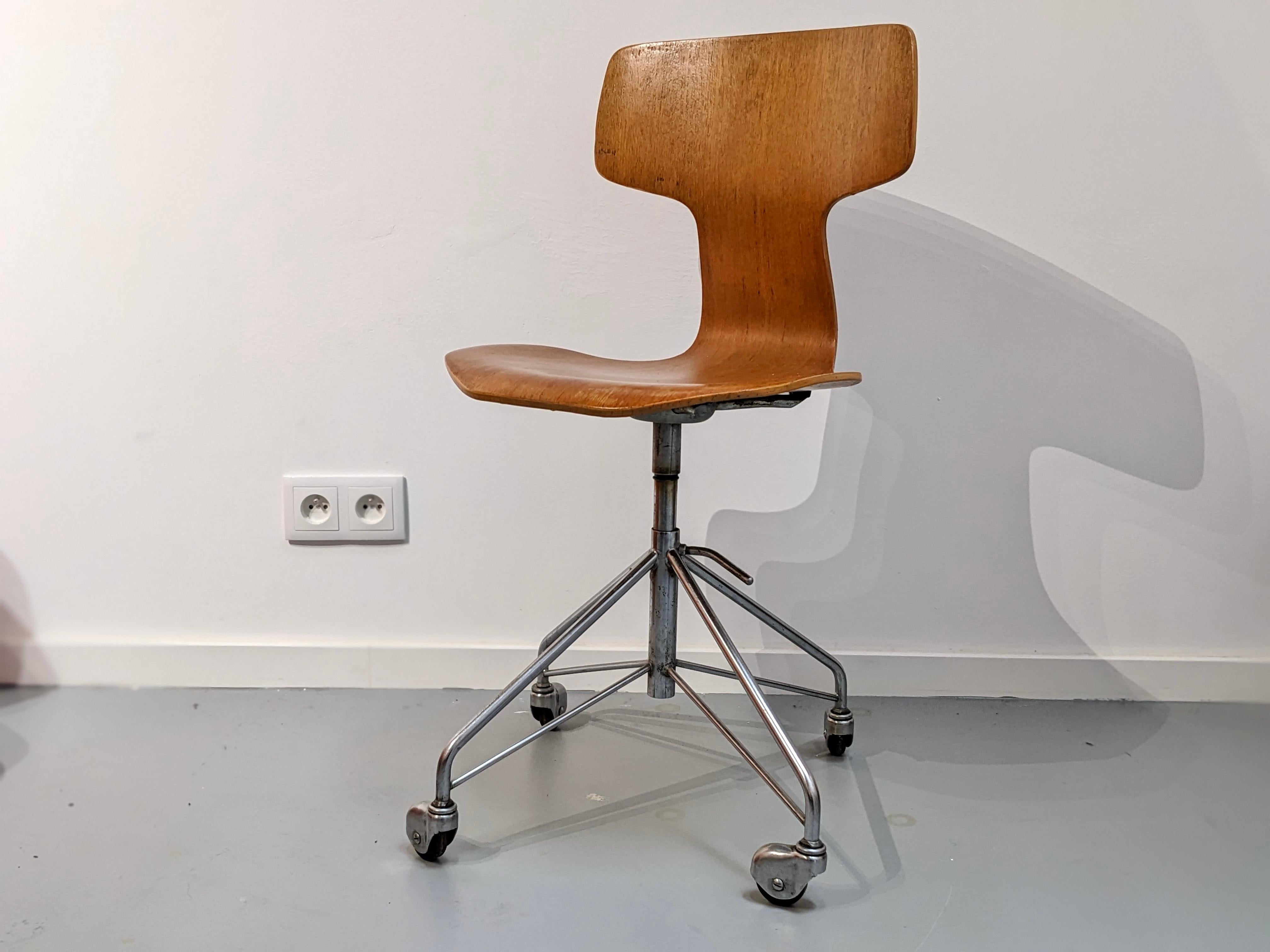 Mid-20th Century Office Chair Hammer Model 