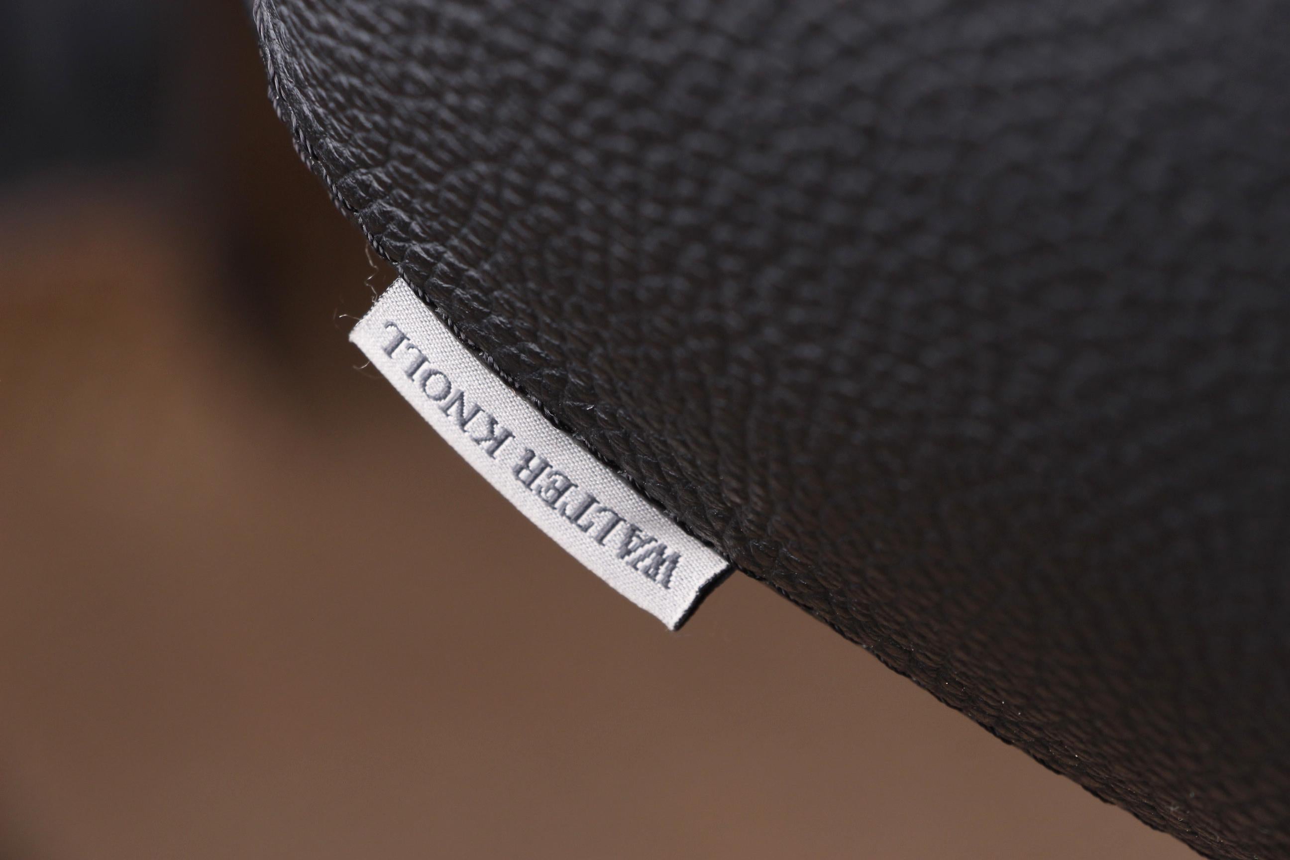 Sedia da ufficio in pelle nera e acciaio cromato, 