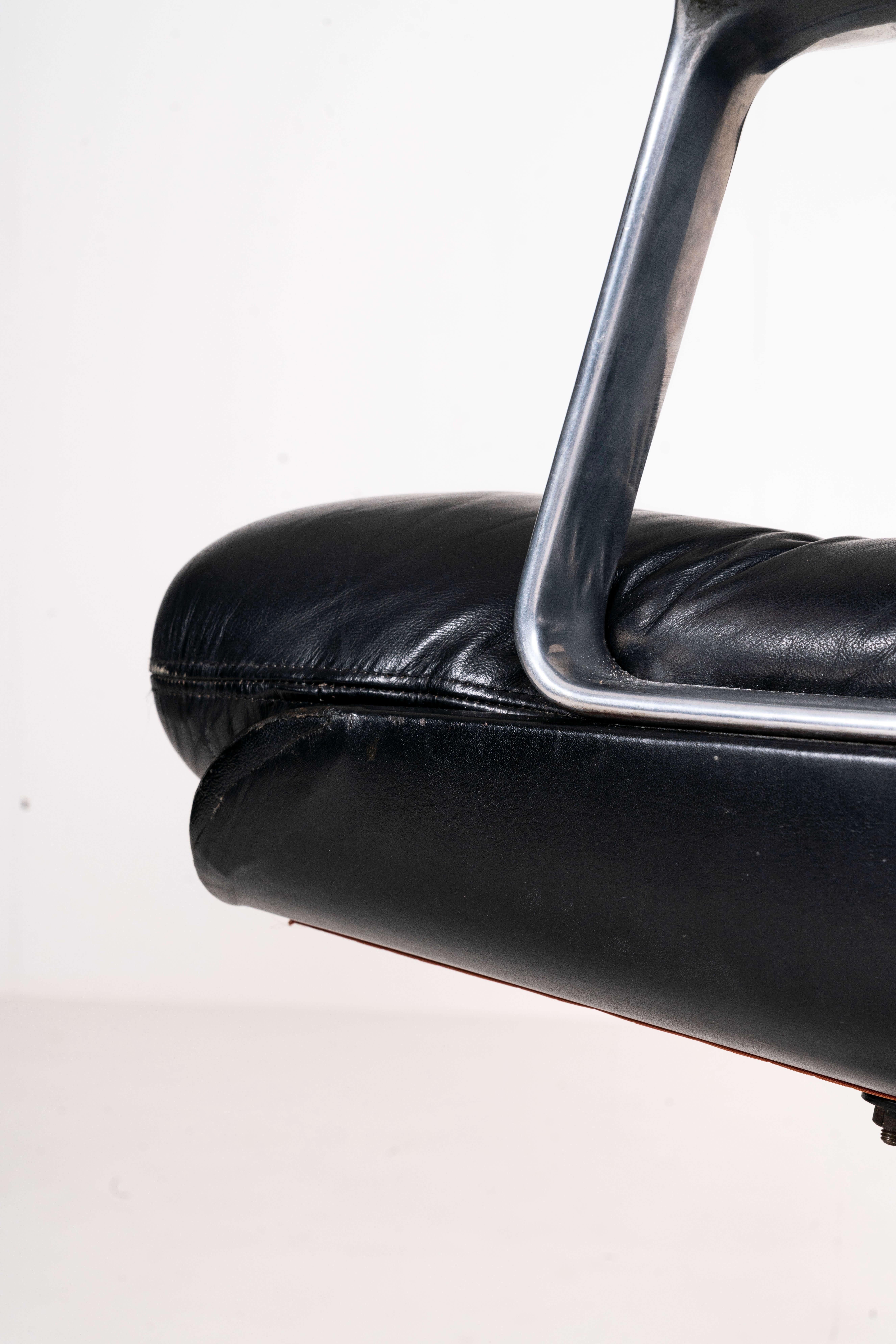 Chaise de bureau en cuir par Vaghi, Italie, années 1960 4