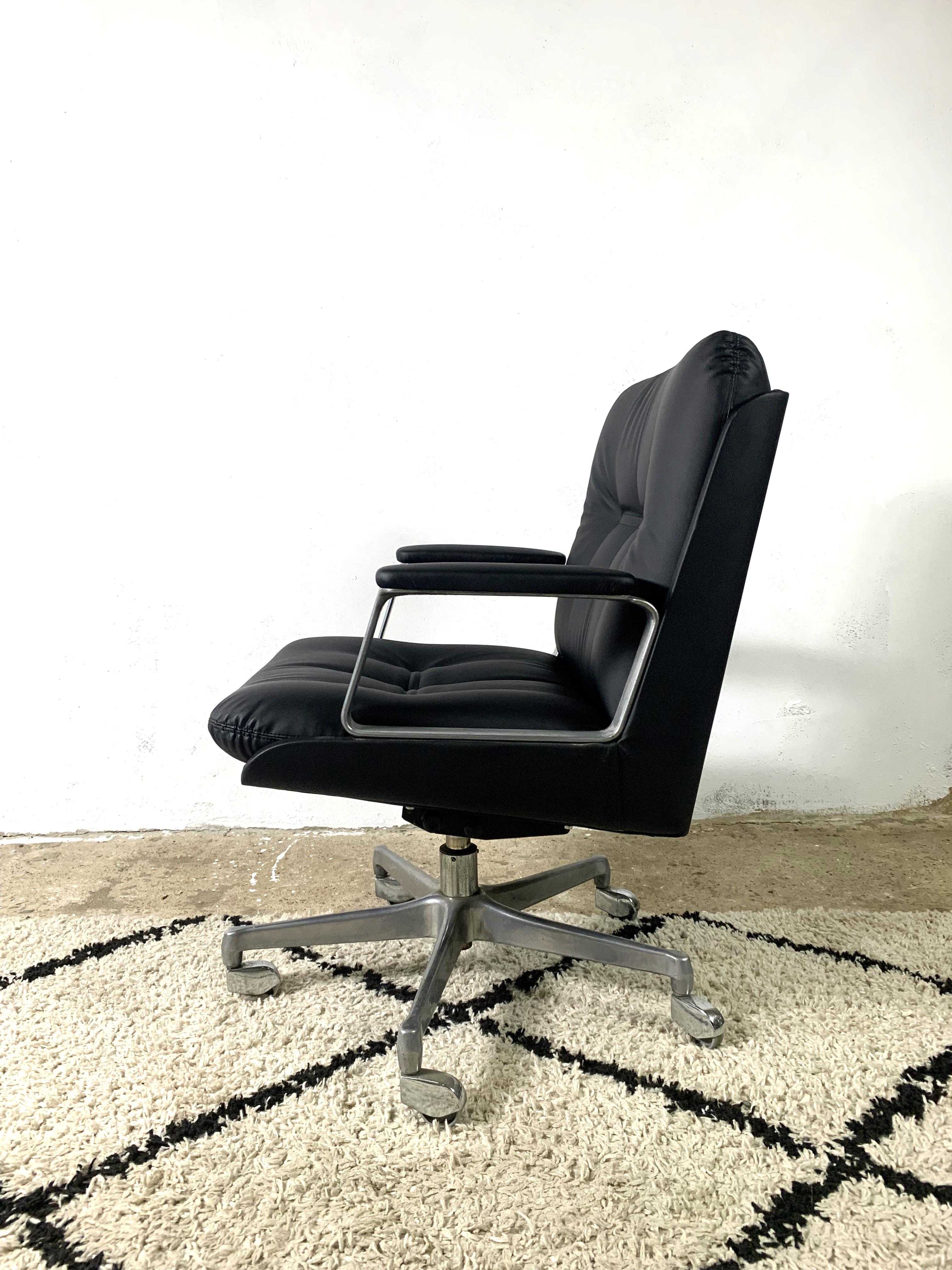 Silla de oficina en polipiel de Vaghi, Italia, años 60 mediados del siglo XX en venta