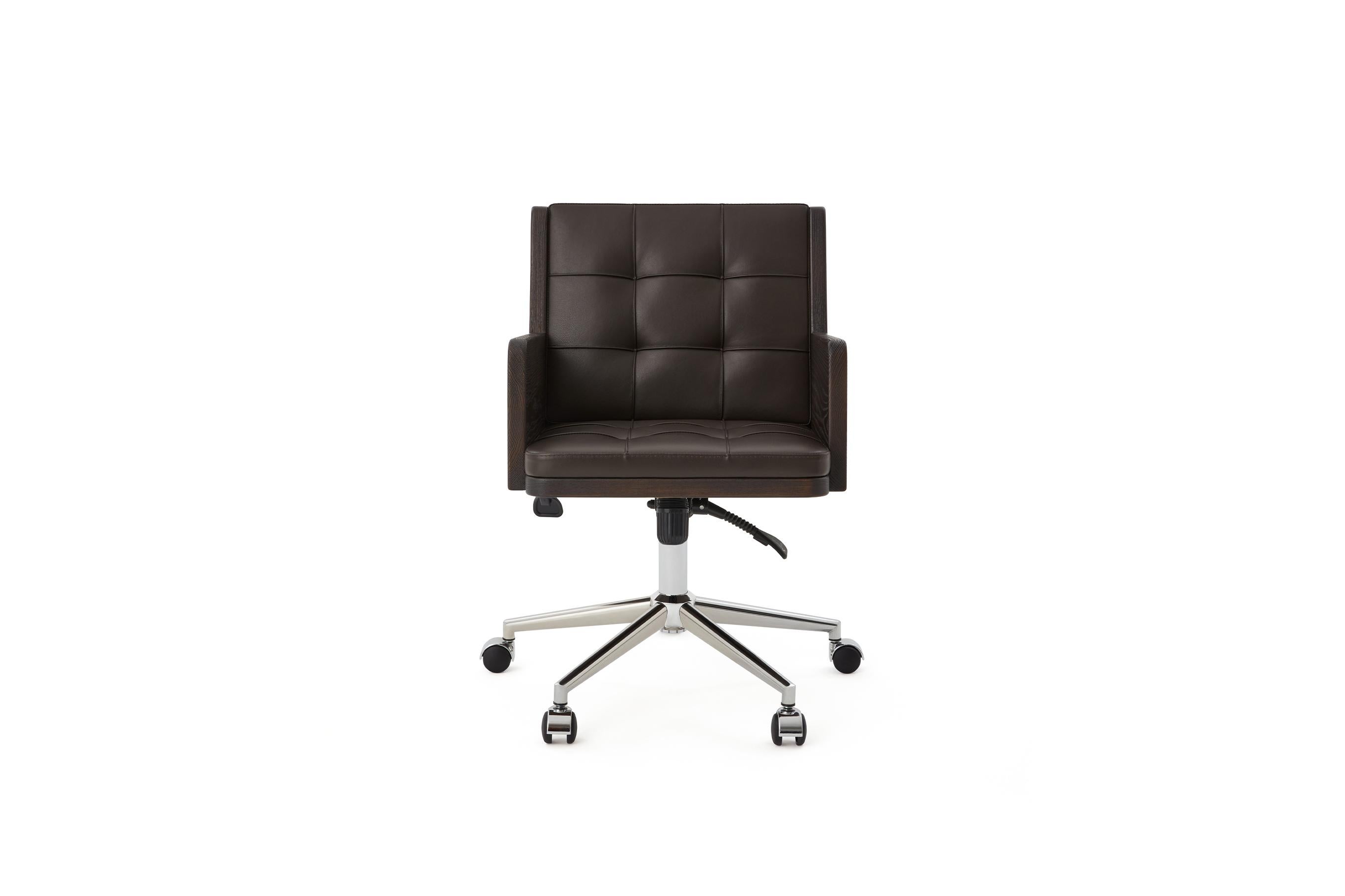 Darwin fügte dem Bürostuhl im 19. Jahrhundert Räder hinzu.
In den 1970er Jahren wurde die Ergonomie zu den Designkriterien hinzugefügt.
Heute ist es das Schlüsselelement für diejenigen, die lange Stunden im Büro verbringen.
Der Bürostuhl besteht aus