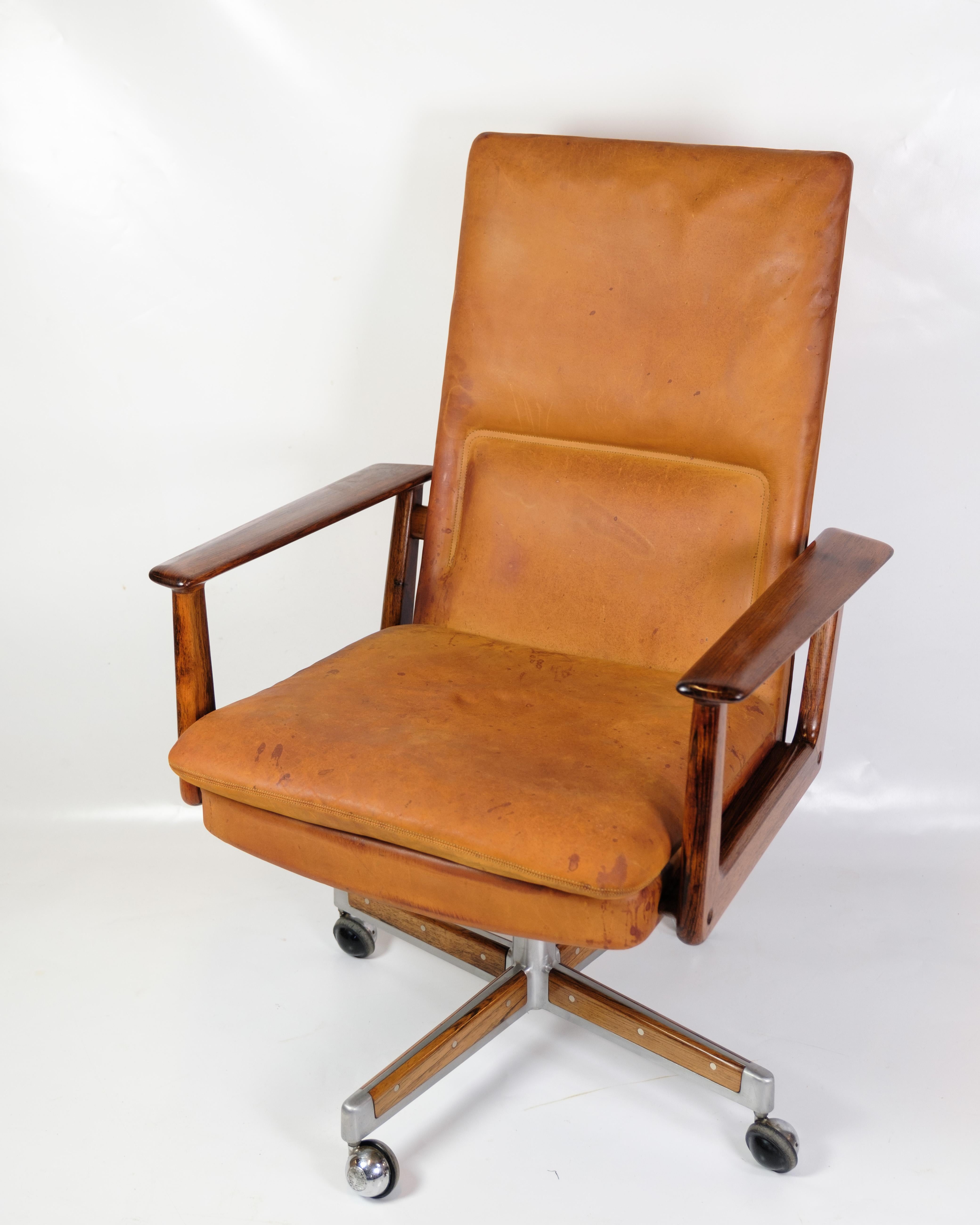 Mid-Century moderno Sedia da ufficio Model 419 in palissandro e pelle cognac di Arne Vodder in vendita