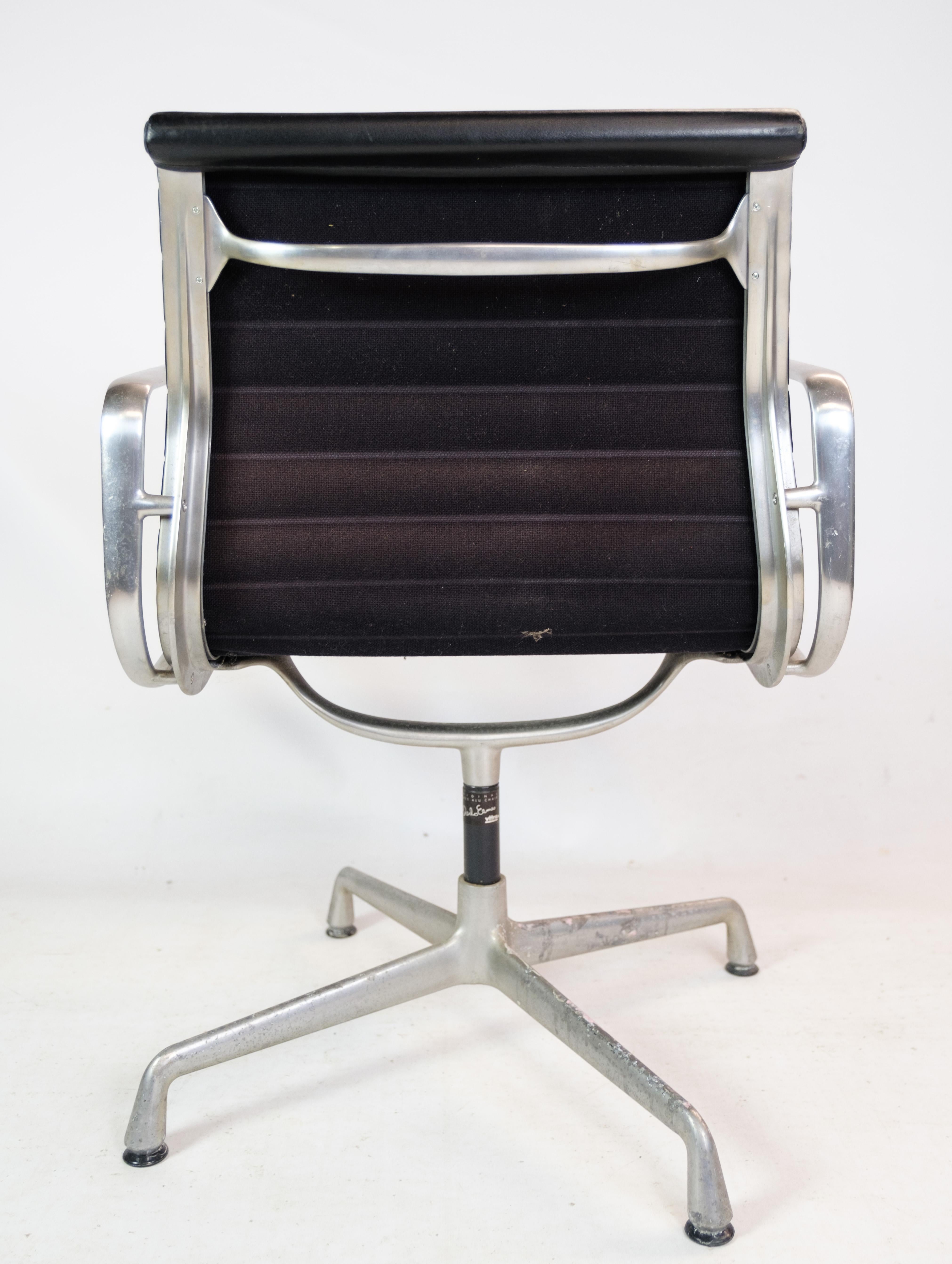 Chaise de bureau, modèle Ea-108, Charles Eames 4