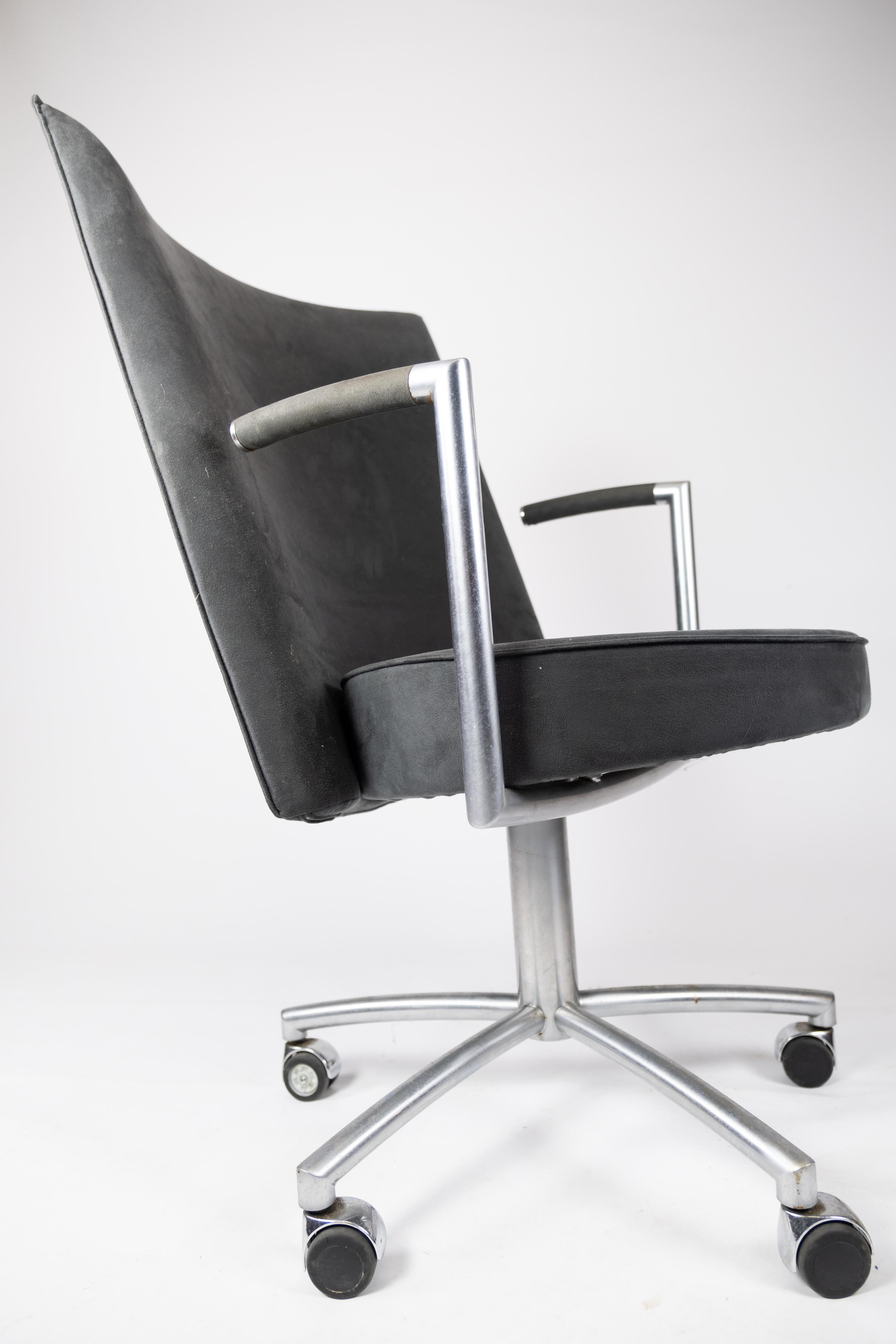 Office Chair, Model EJ70, Upholstered with Dark Grey Fabric by Johannes Foersom In Good Condition For Sale In Lejre, DK