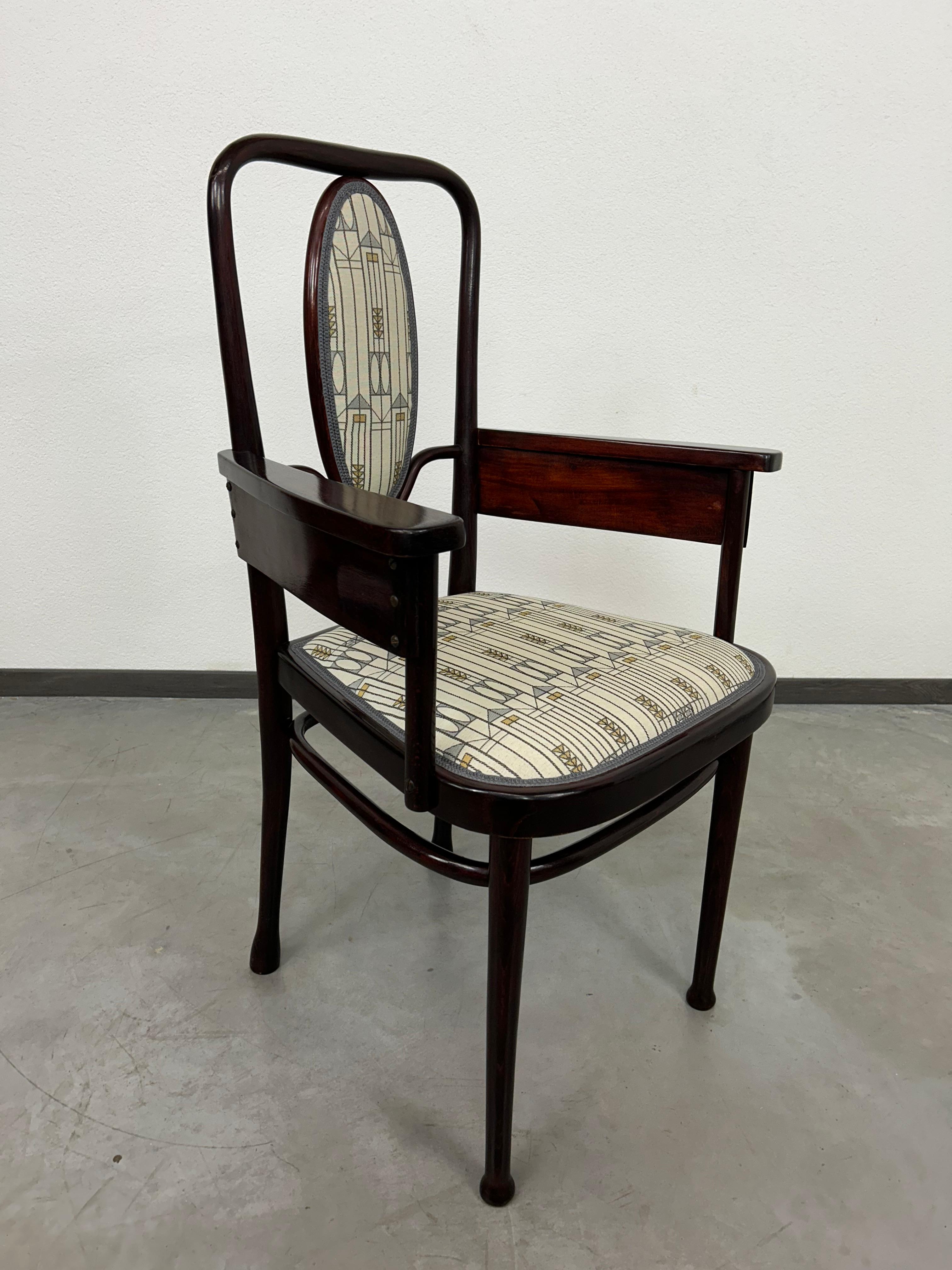 Chaise de bureau n° 414 de Marcel Kammerer. Teinté et repoli professionnellement avec un nouveau tissu.