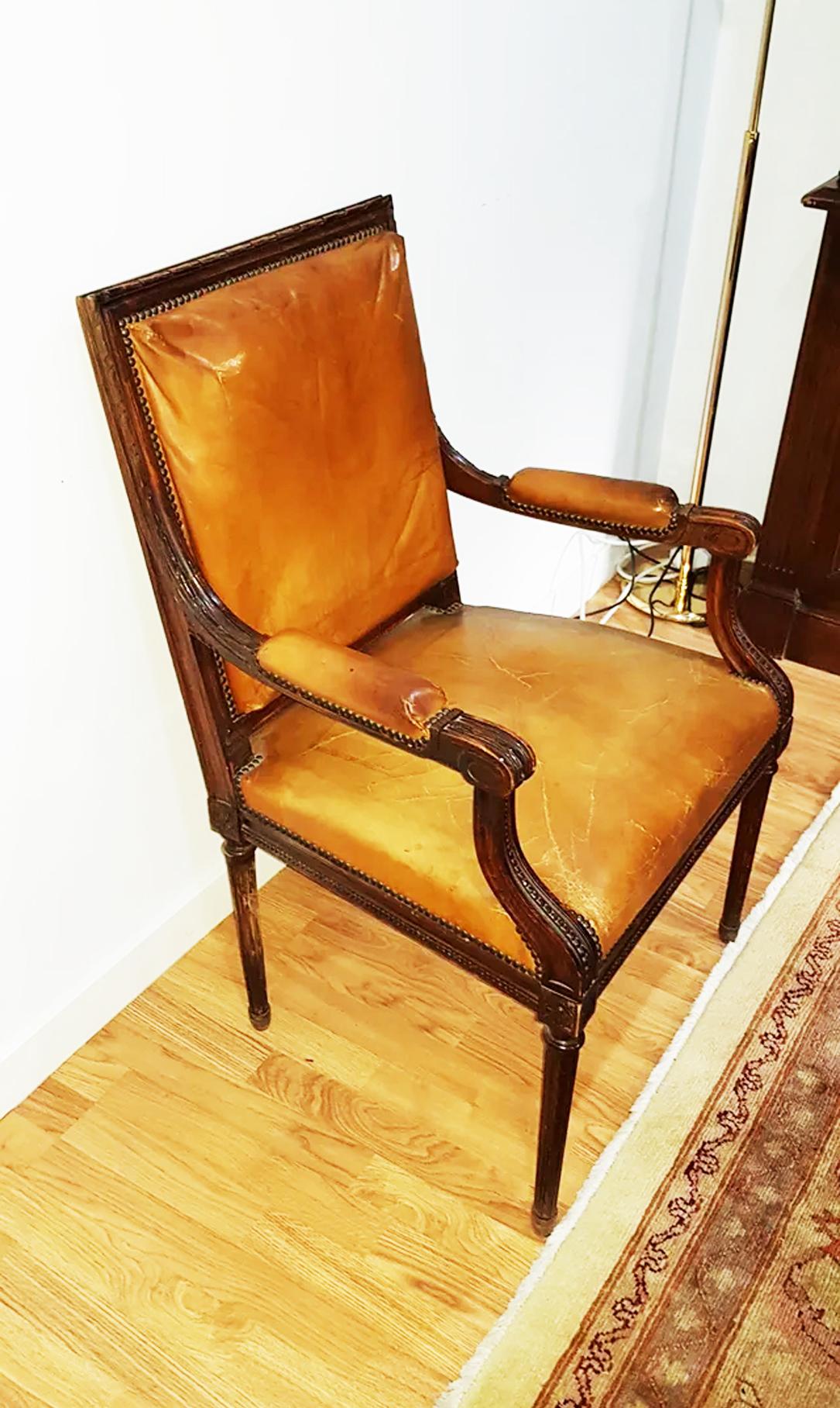 Louis XVI Chaise de bureau ou fauteuil en cuir camel, début du 20e siècle en vente