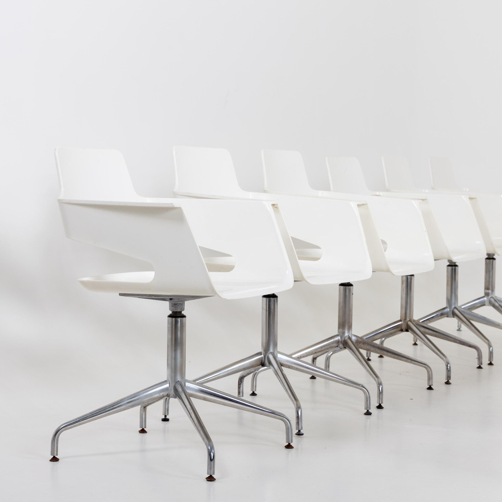 Ensemble de dix chaises de bureau, blanc et métal, 20e siècle Bon état - En vente à Greding, DE