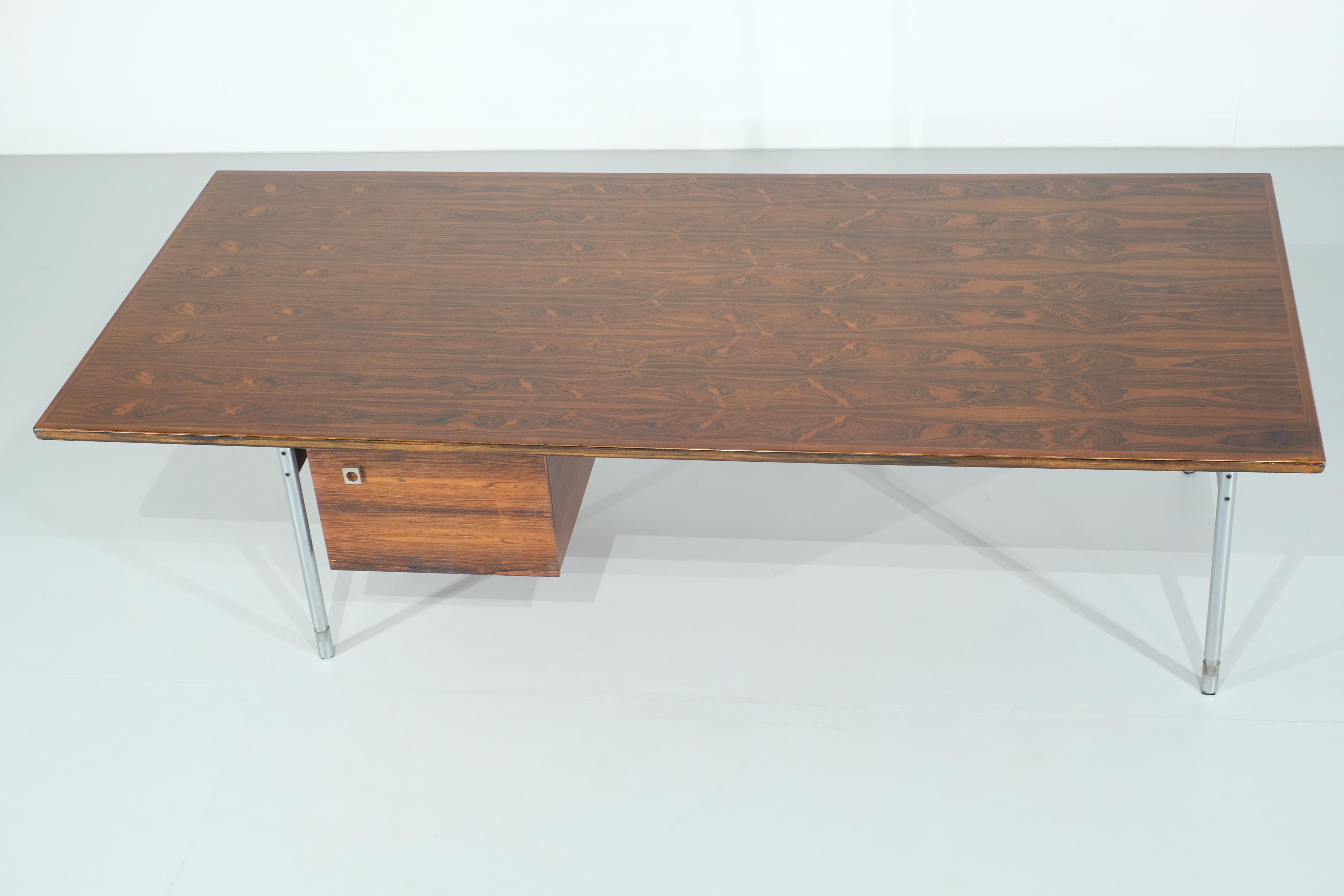Office desk by Arne Vodder for Sibast Mobelfabrik - 1960s In Good Condition For Sale In Uccle, Bruxelles