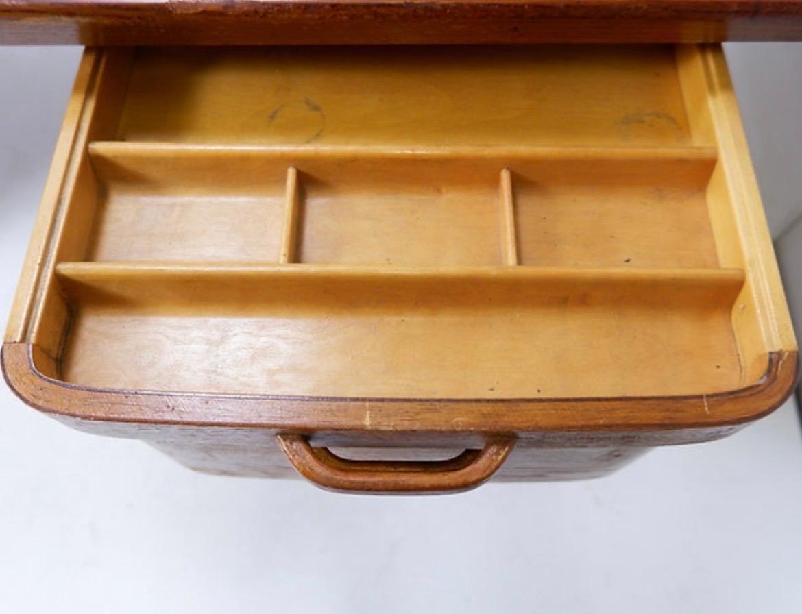 Office desk by Gunnar Ericsson for Facit AB Buromöbel Zurich - 1950s In Good Condition For Sale In Linkebeek, BE