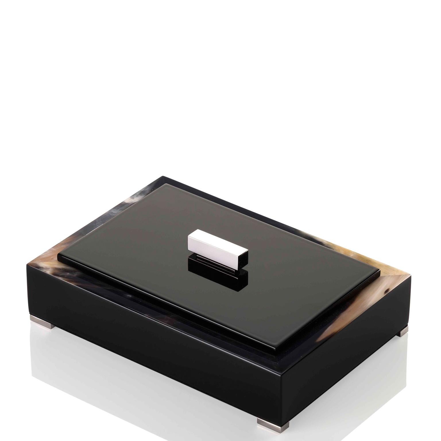 Create a stylish spot with our set, exuding a sense of minimalism and sophistication. Comprised of two boxes and a tissue box holder, this set is fashioned from lacquered wood with black gloss finish, black Tosca leather (cat. Super) and sports