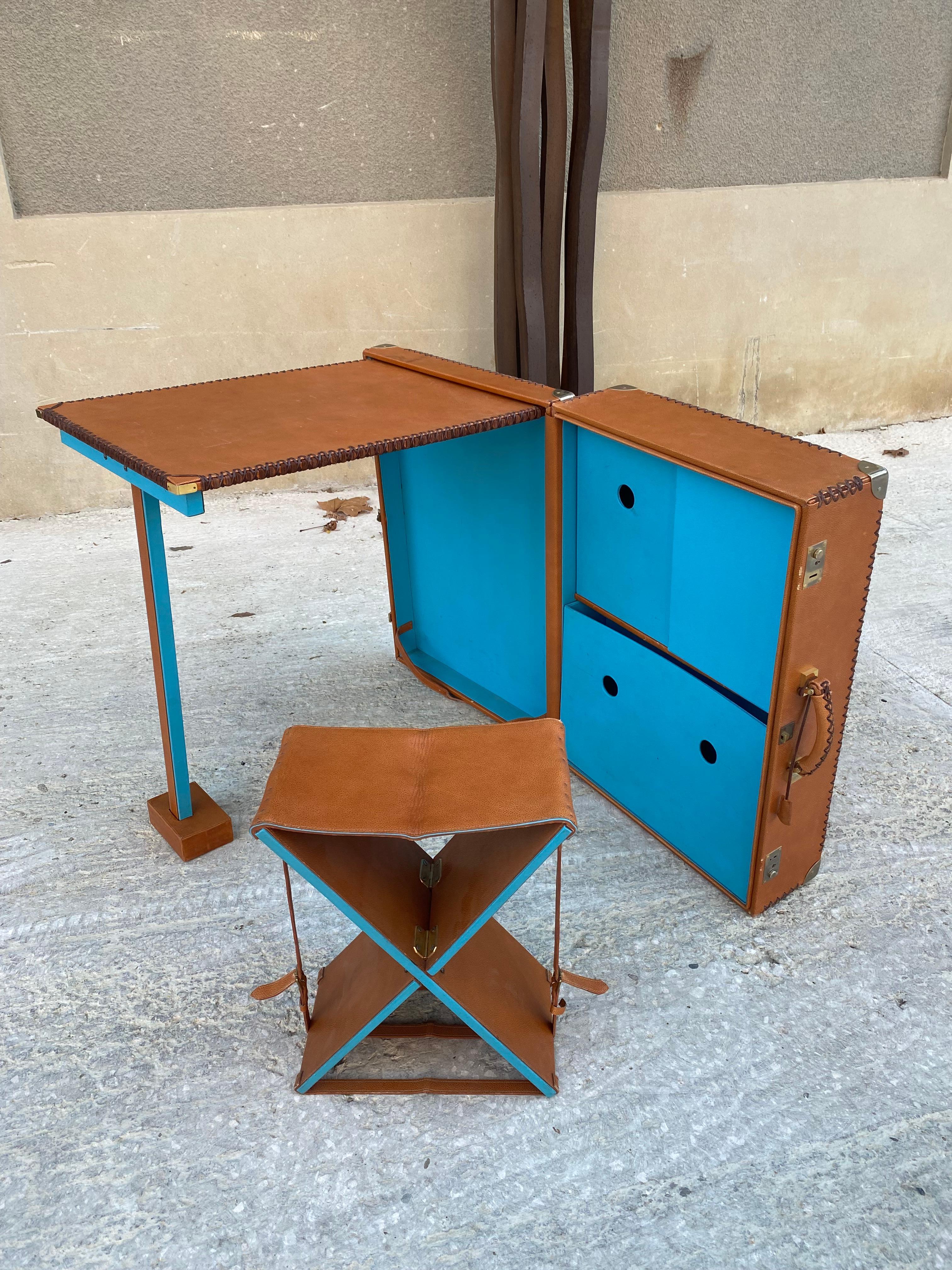 Raro
Valigia da ufficio in pelle Realizzata negli anni 2000 dai laboratori di Gucci
per Pacific Company.Pelle e metallo cuciti a manoH 73 x L 22 cm x L 51 cmMolto buone condizioni4800 euro