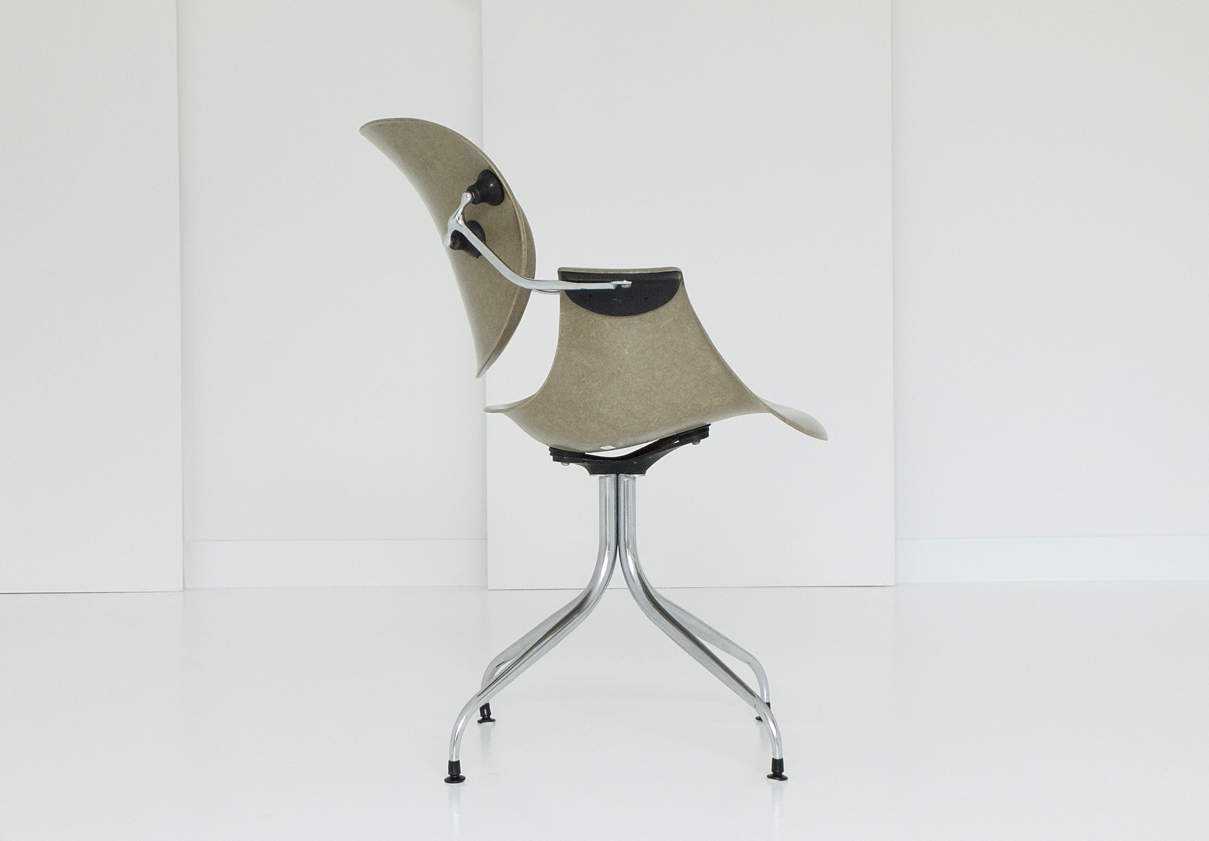 The „swag leg chair“ by George Nelson dates back to 1958 – but would still be a perfect fit in any science fiction movie today. The innovative design resulted from nelson’s demands for the development of his swag leg group, which includes chairs, a