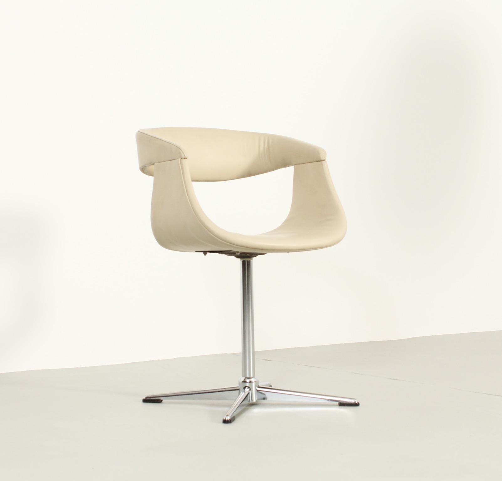 Mid-Century Modern Office Swivel Chair in Cream Leather, France, 1960's For Sale