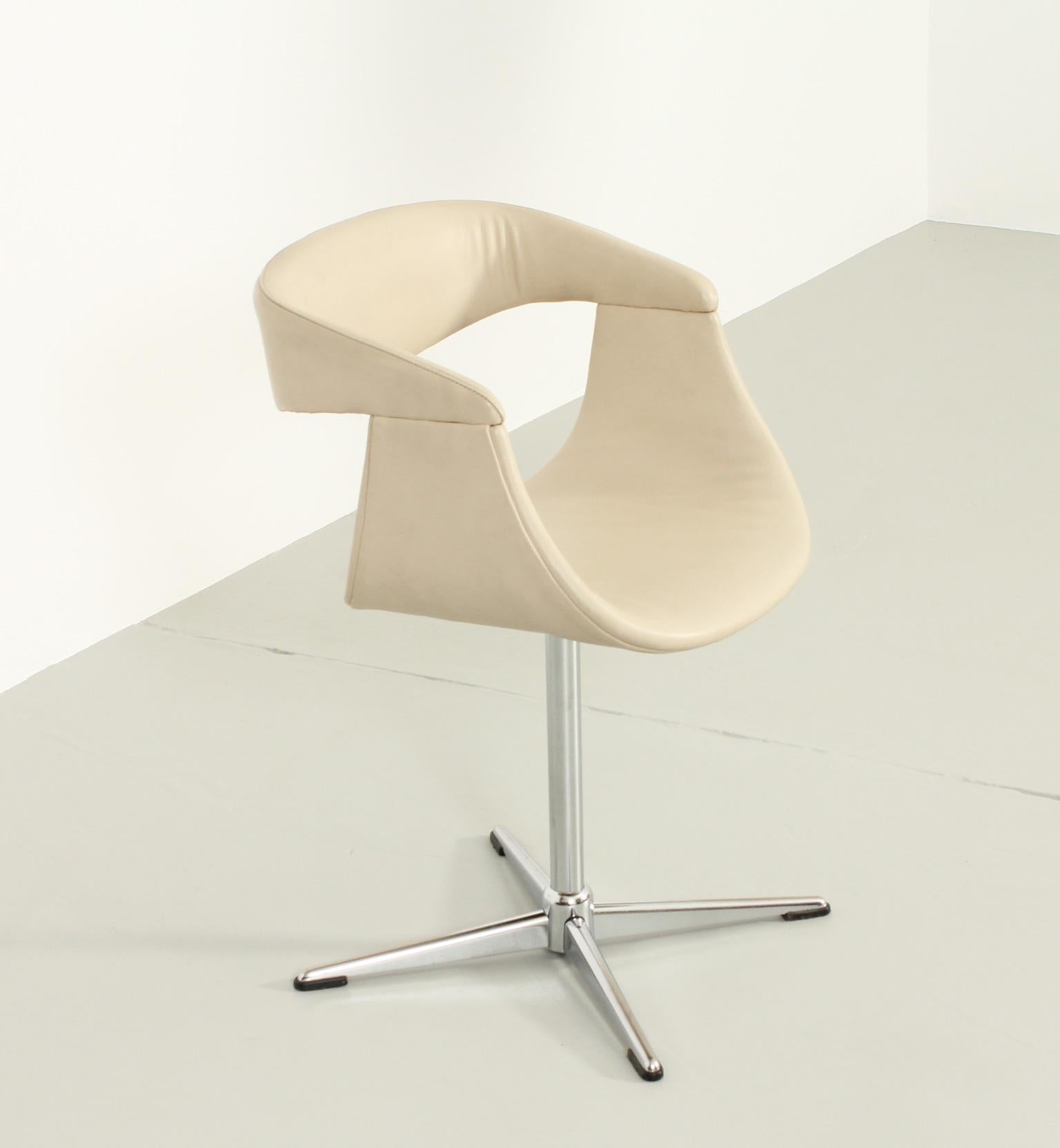 Mid-20th Century Office Swivel Chair in Cream Leather, France, 1960's For Sale
